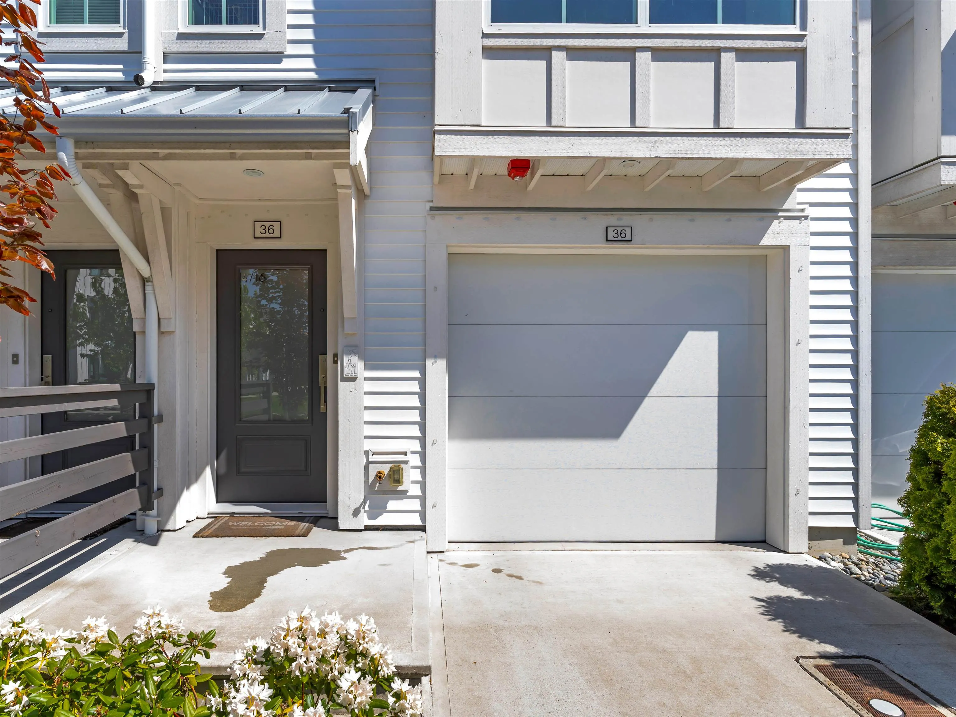36 4716 Orca Way