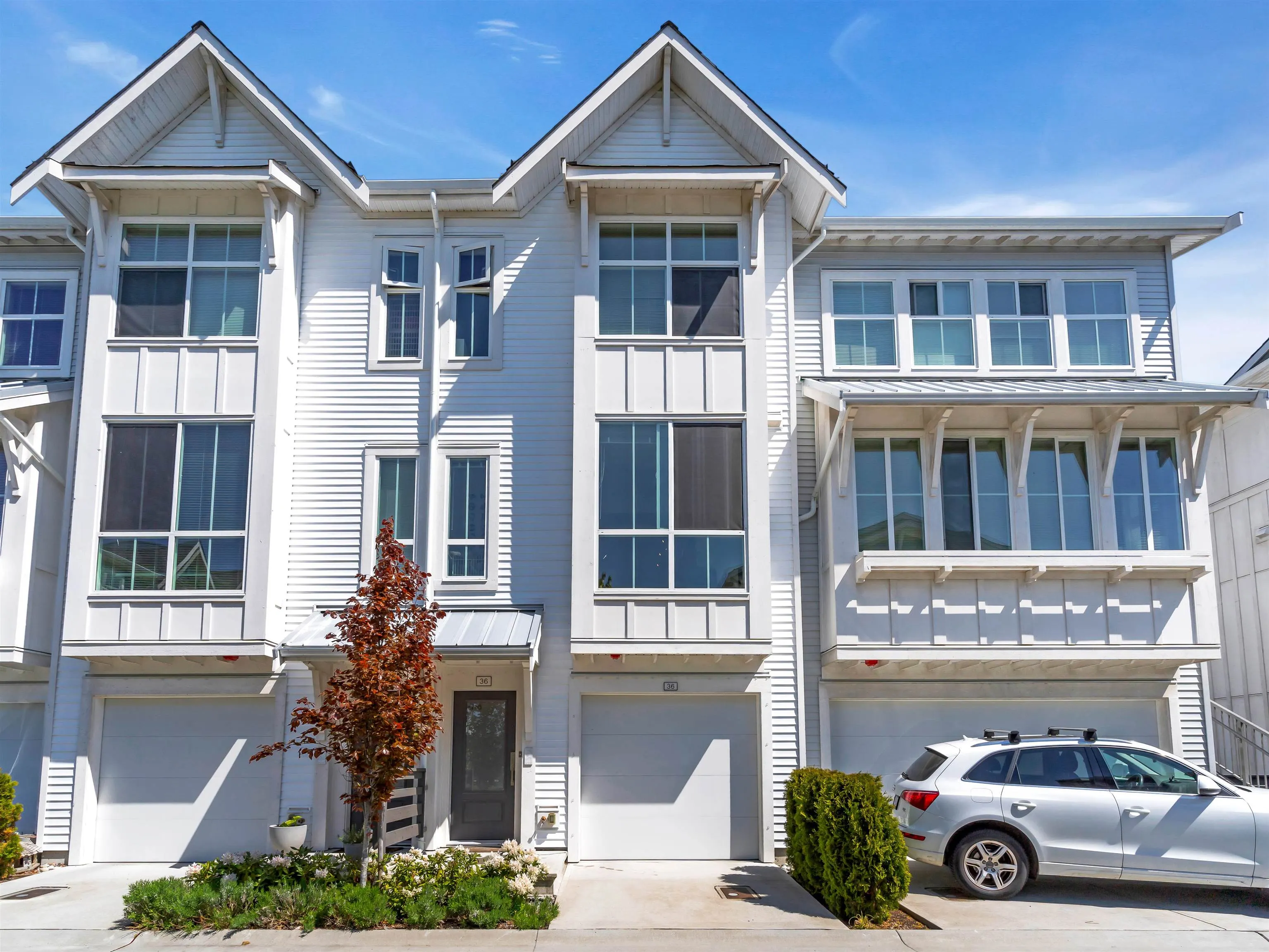 36 4716 Orca Way