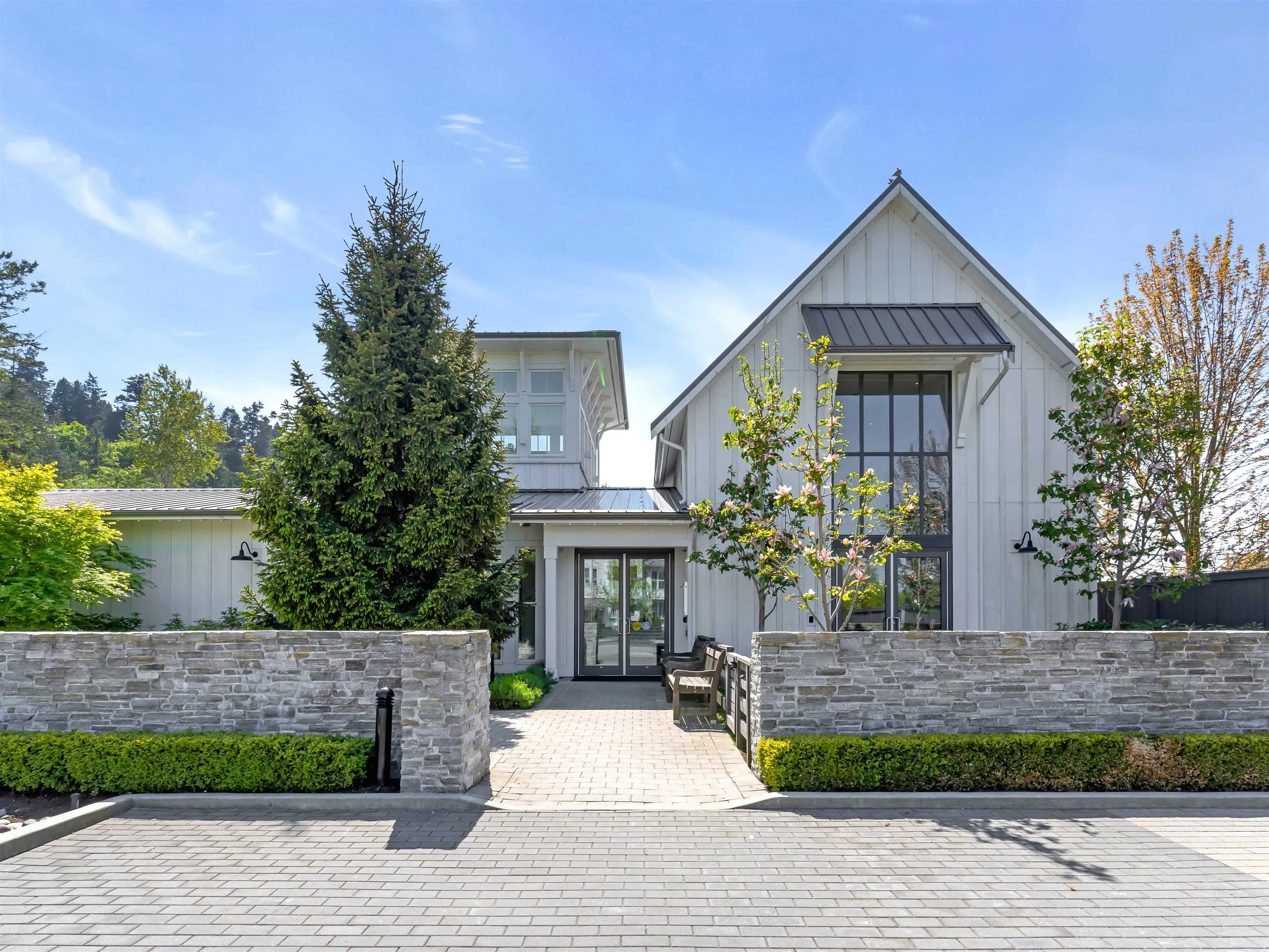 36 4716 Orca Way