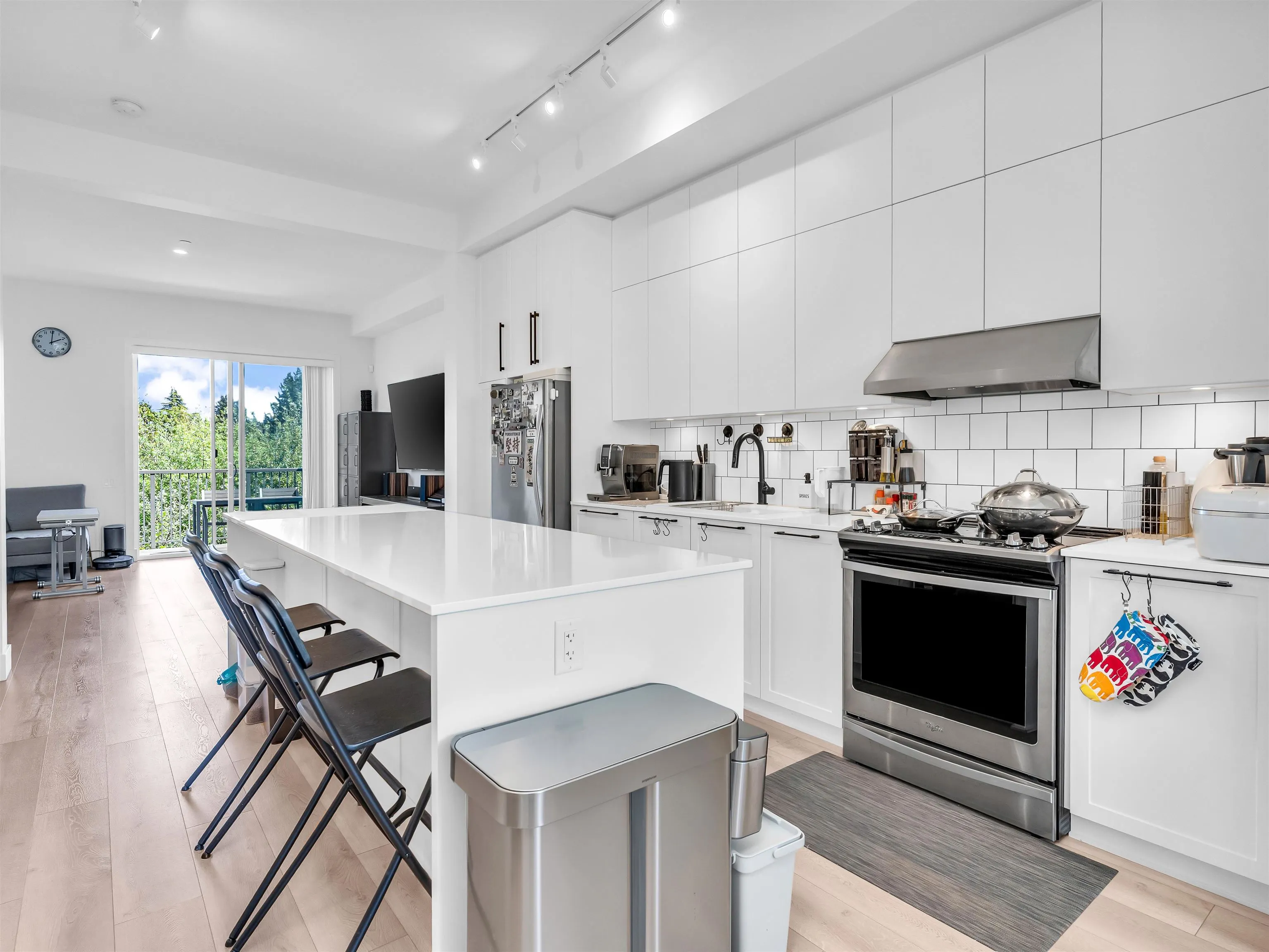 36 4716 Orca Way