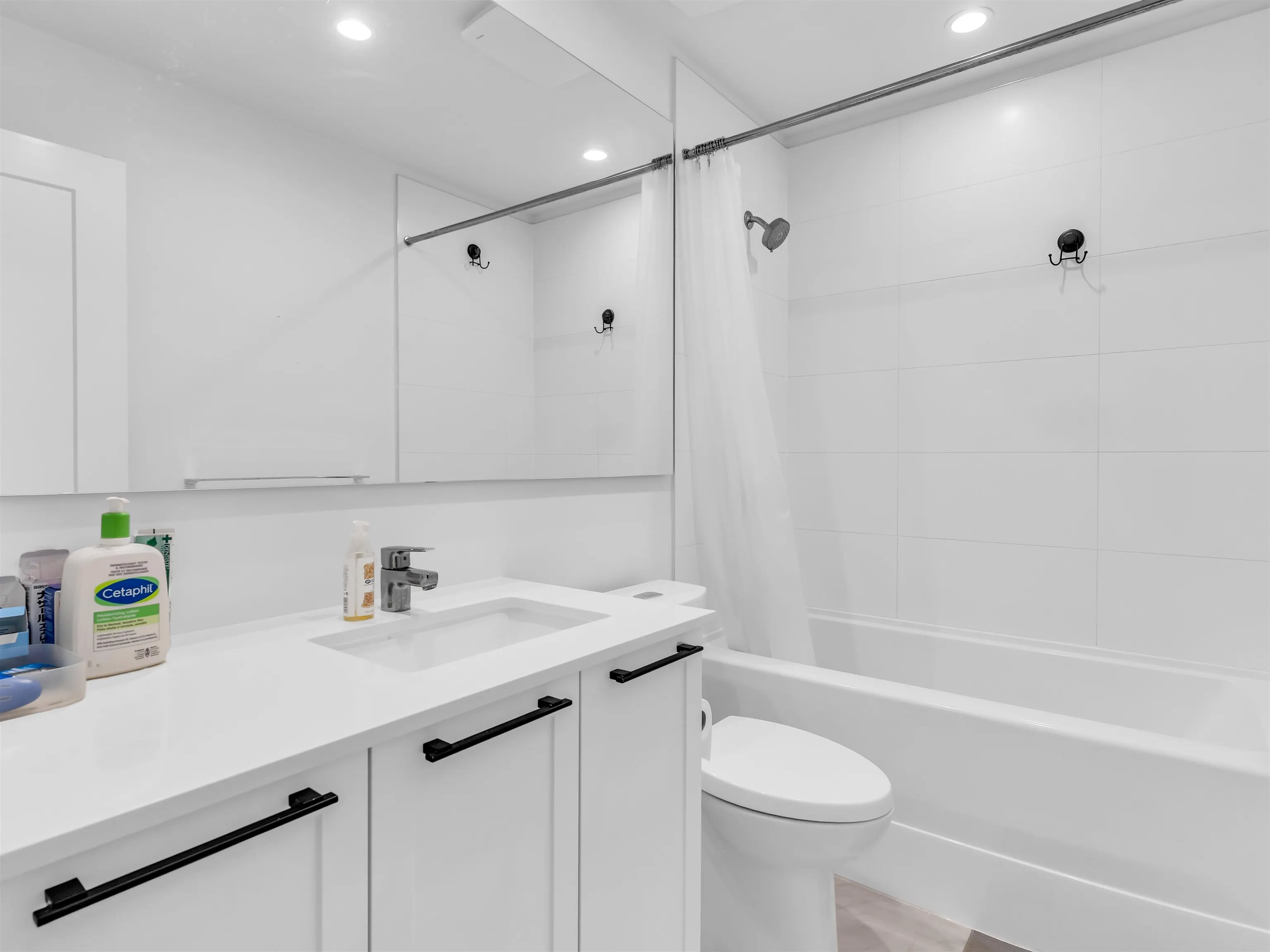36 4716 Orca Way