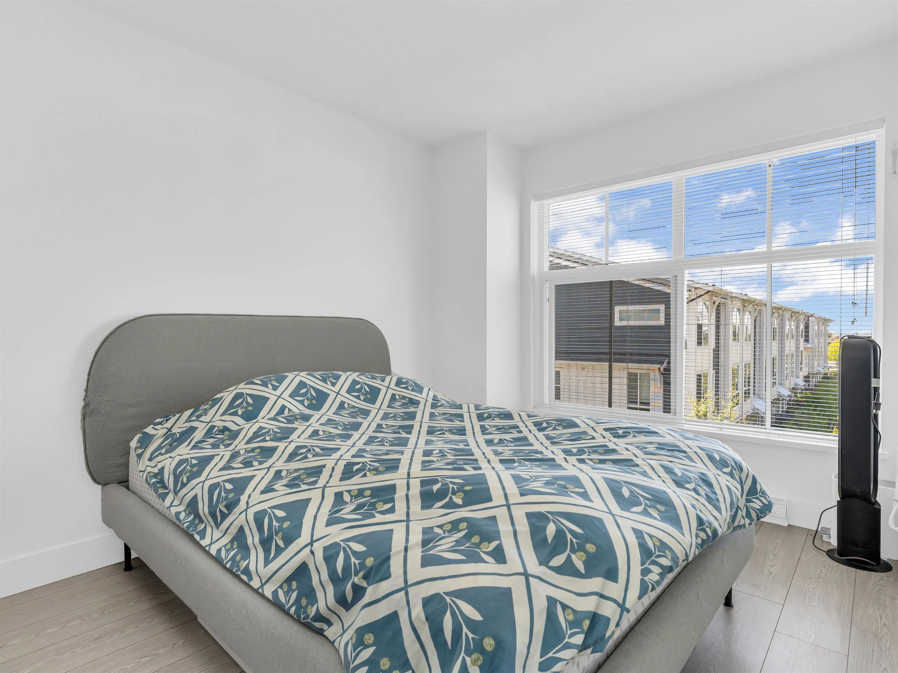 36 4716 Orca Way