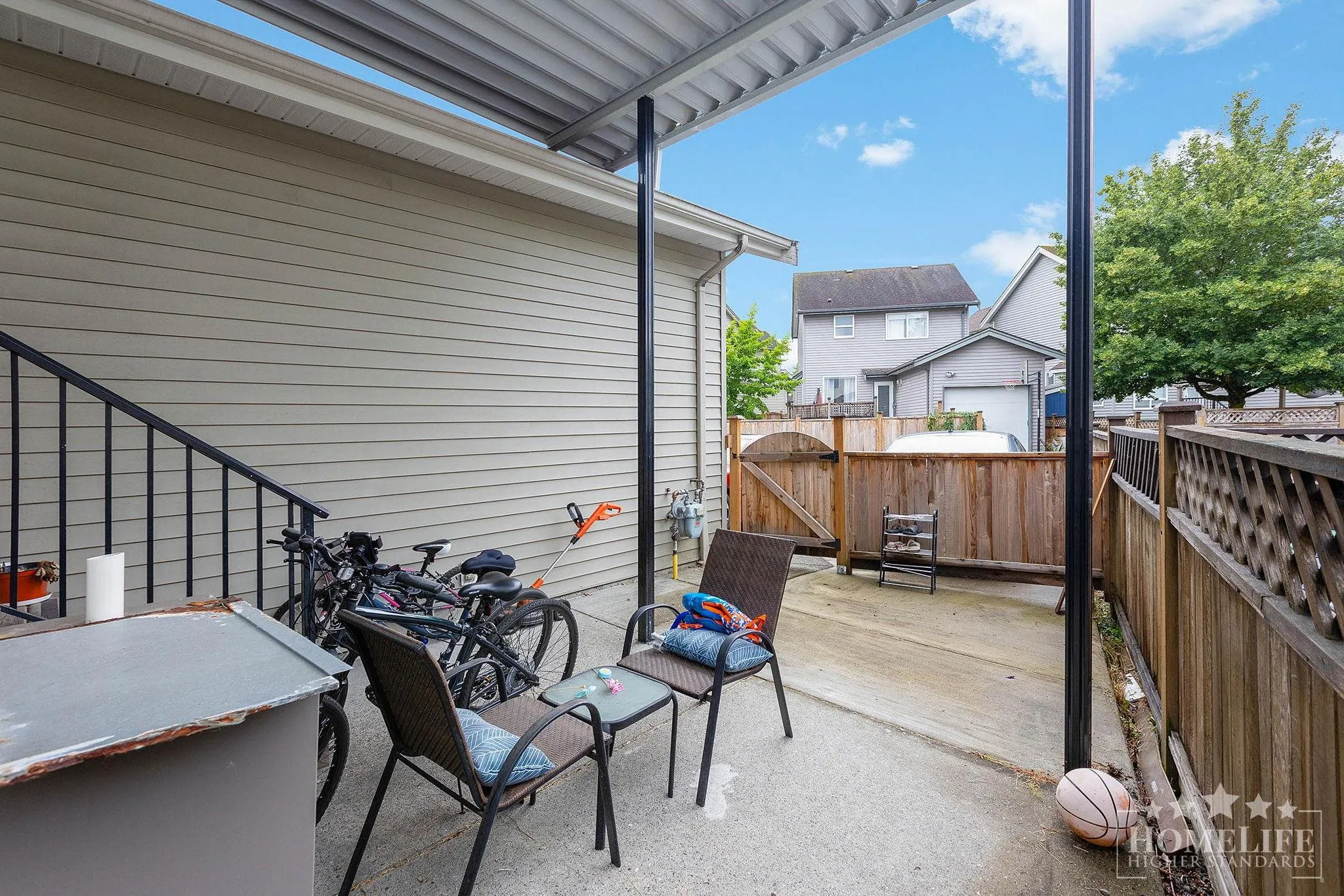 Upper 6779 186 Street