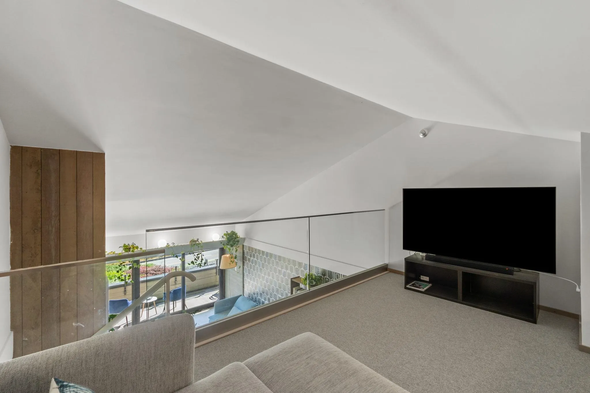 73 2212 Folkestone Way