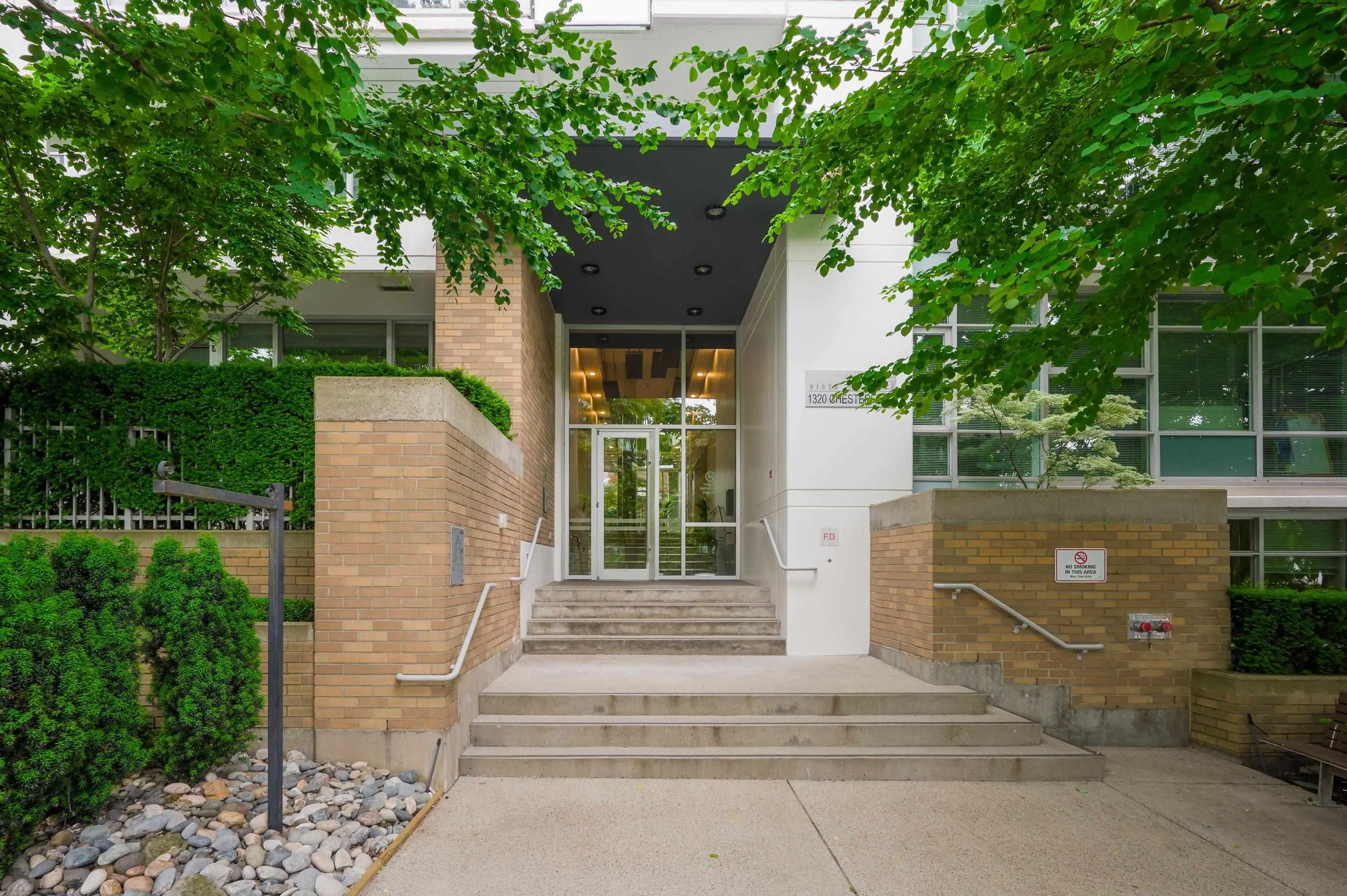 1406 1320 Chesterfield Avenue