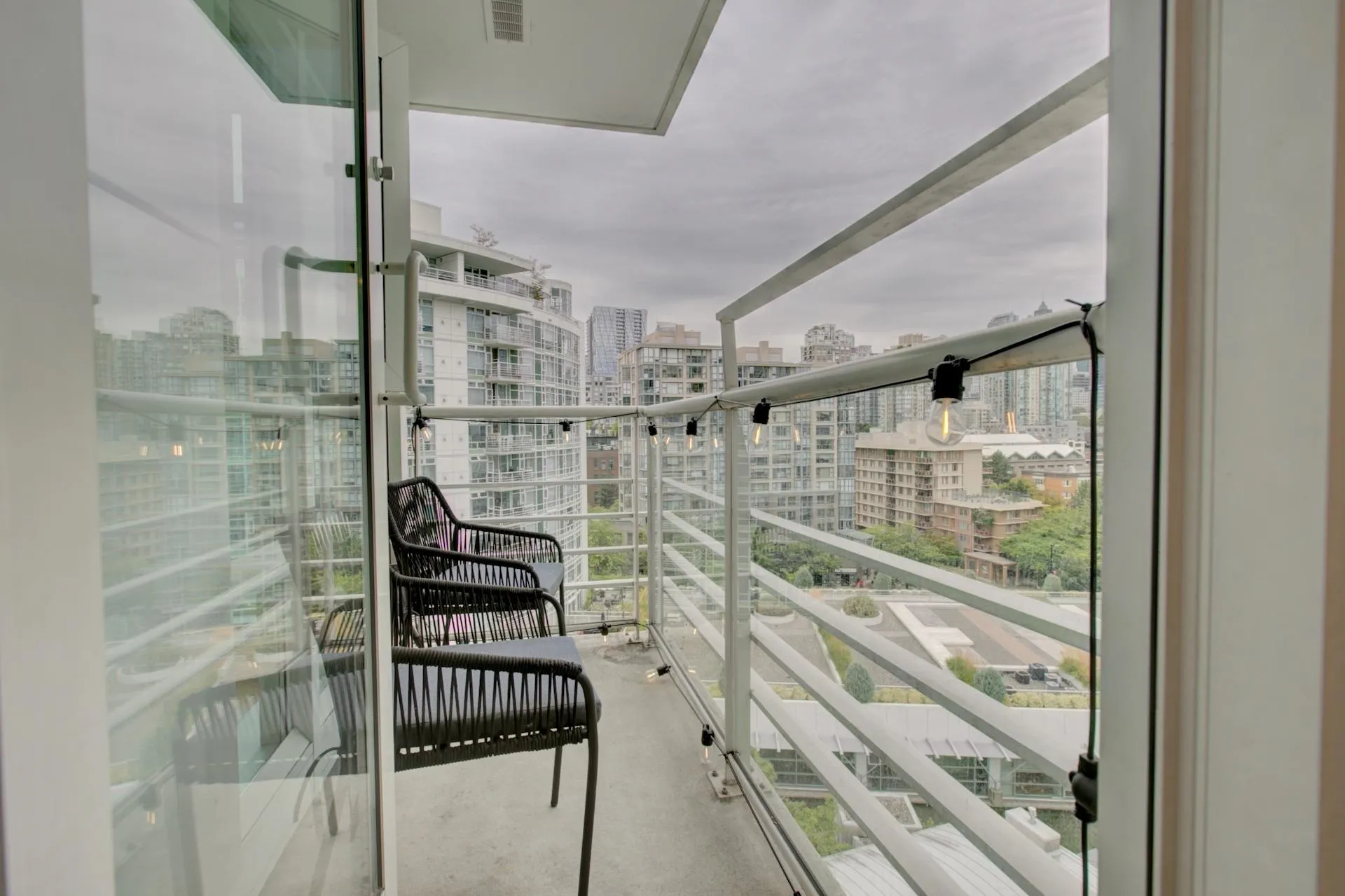 1205 1199 Marinaside Crescent