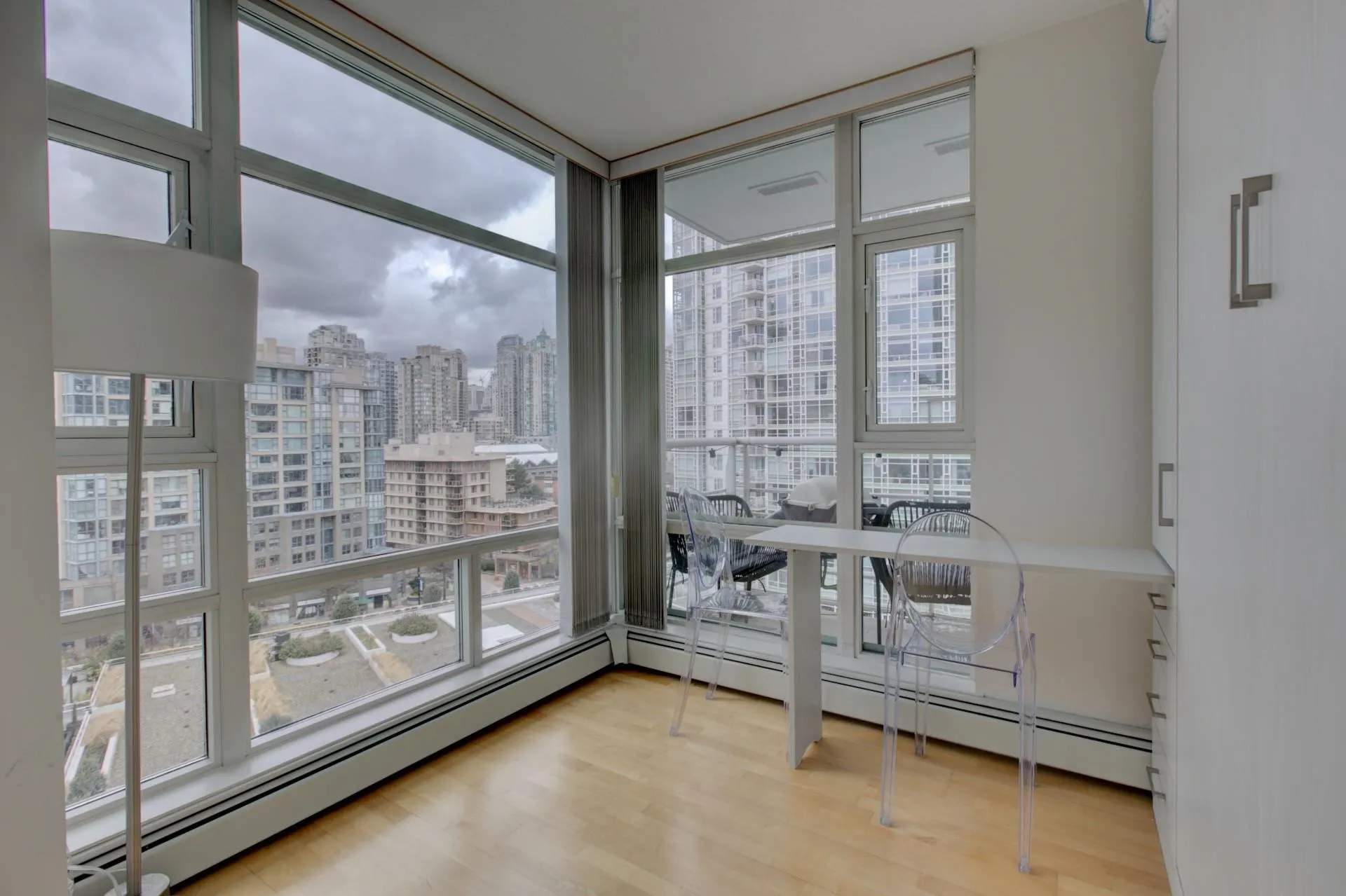 1205 1199 Marinaside Crescent