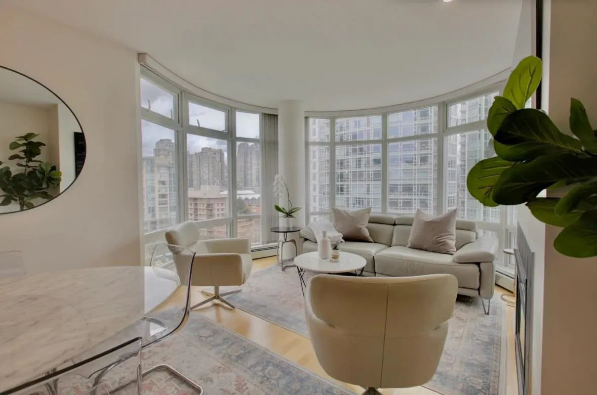 1205 1199 Marinaside Crescent