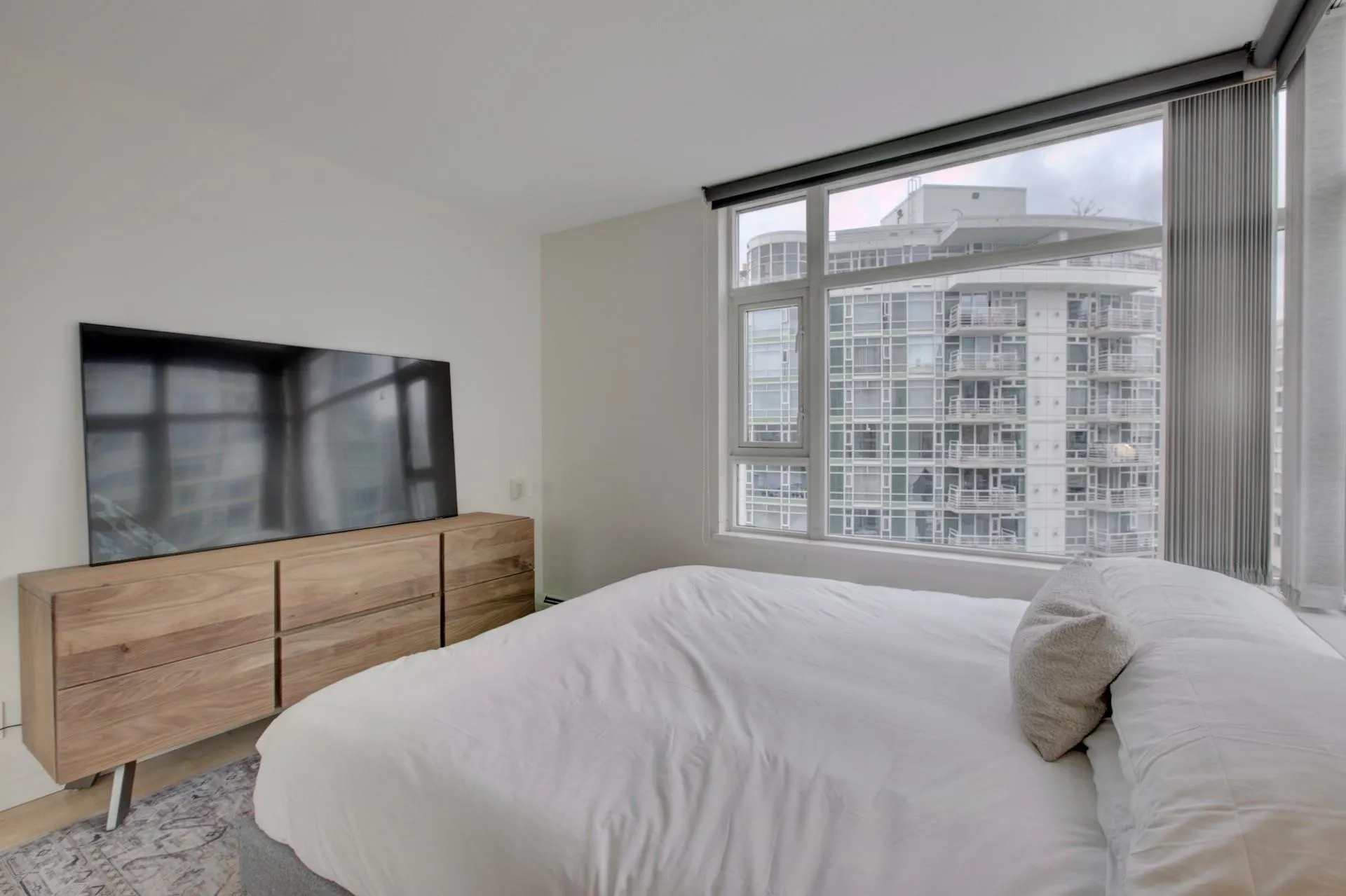 1205 1199 Marinaside Crescent