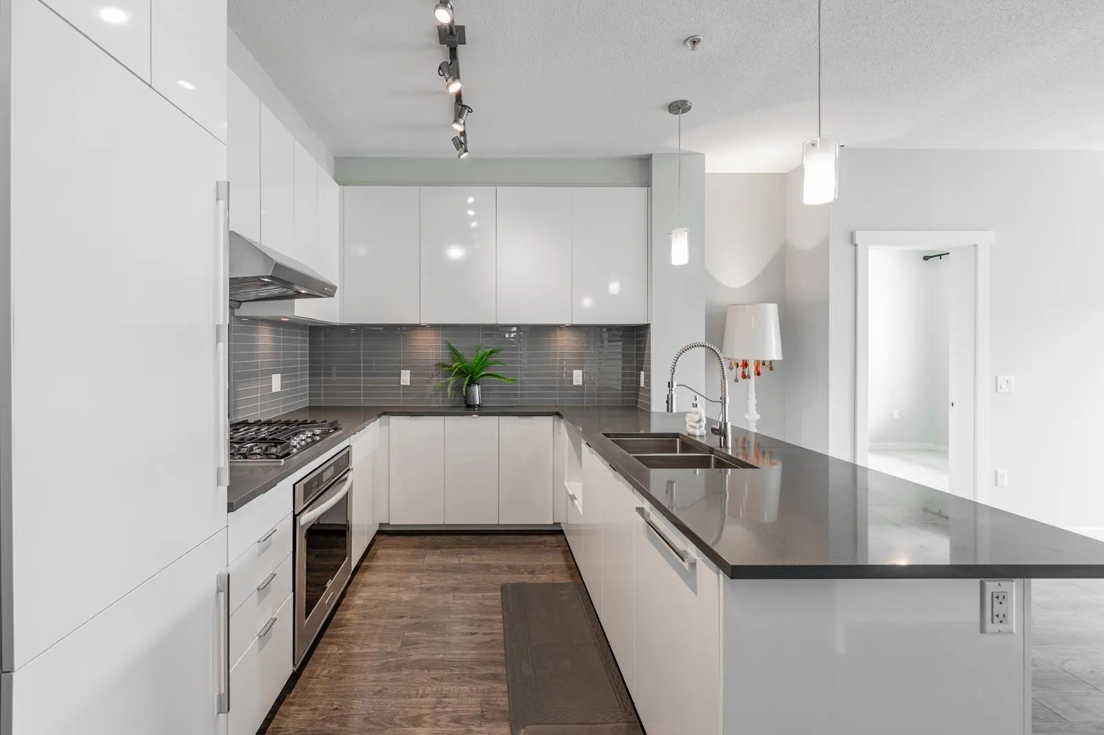 308 9399 Alexandra Road