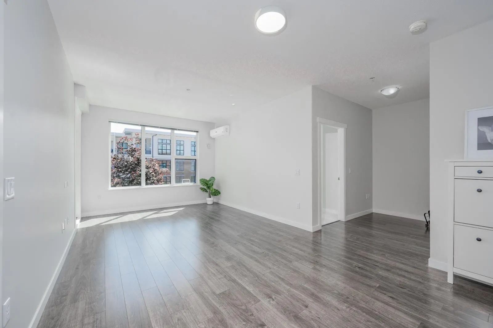 308 9399 Alexandra Road