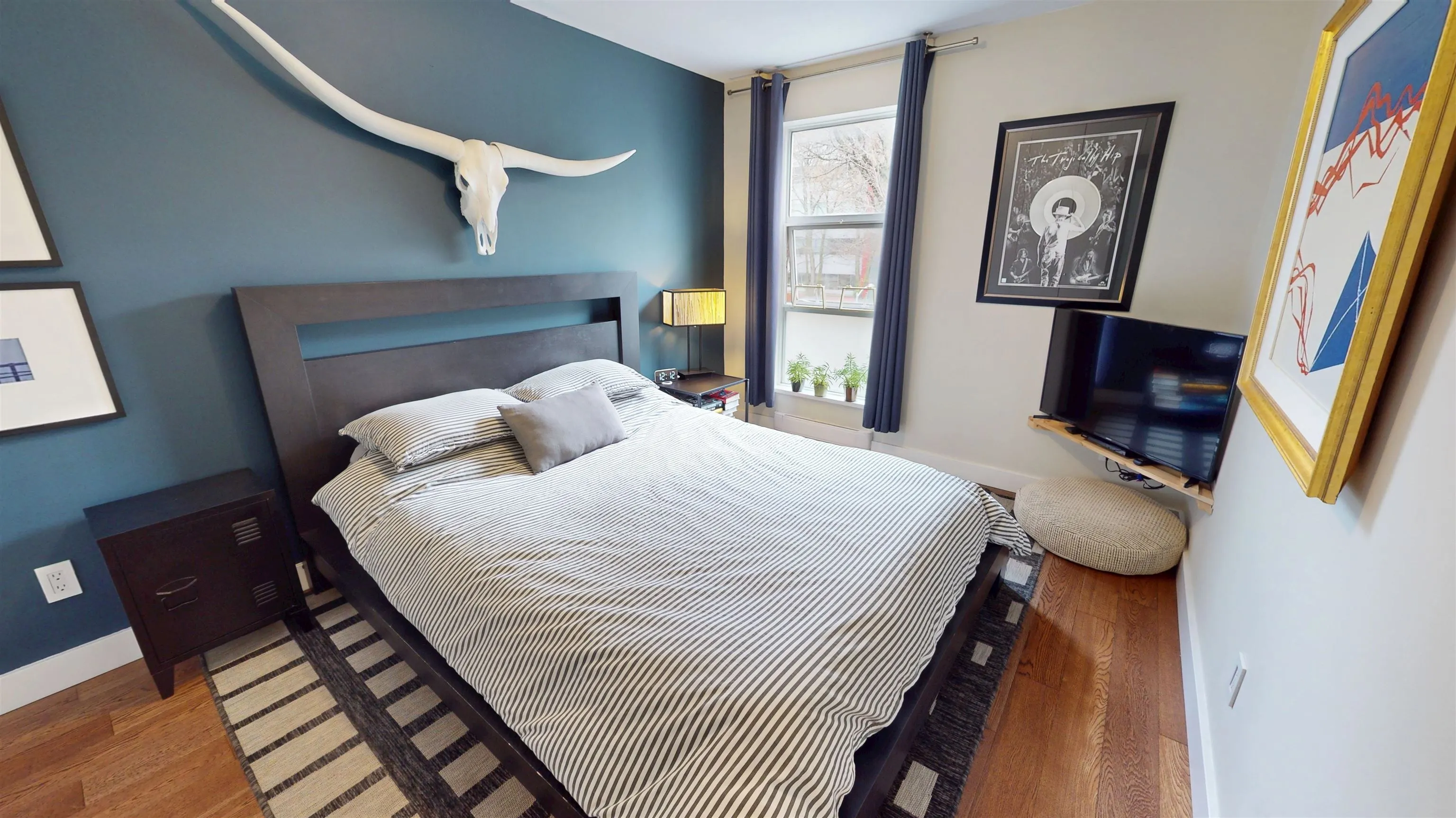 403 985 W 10th Avenue