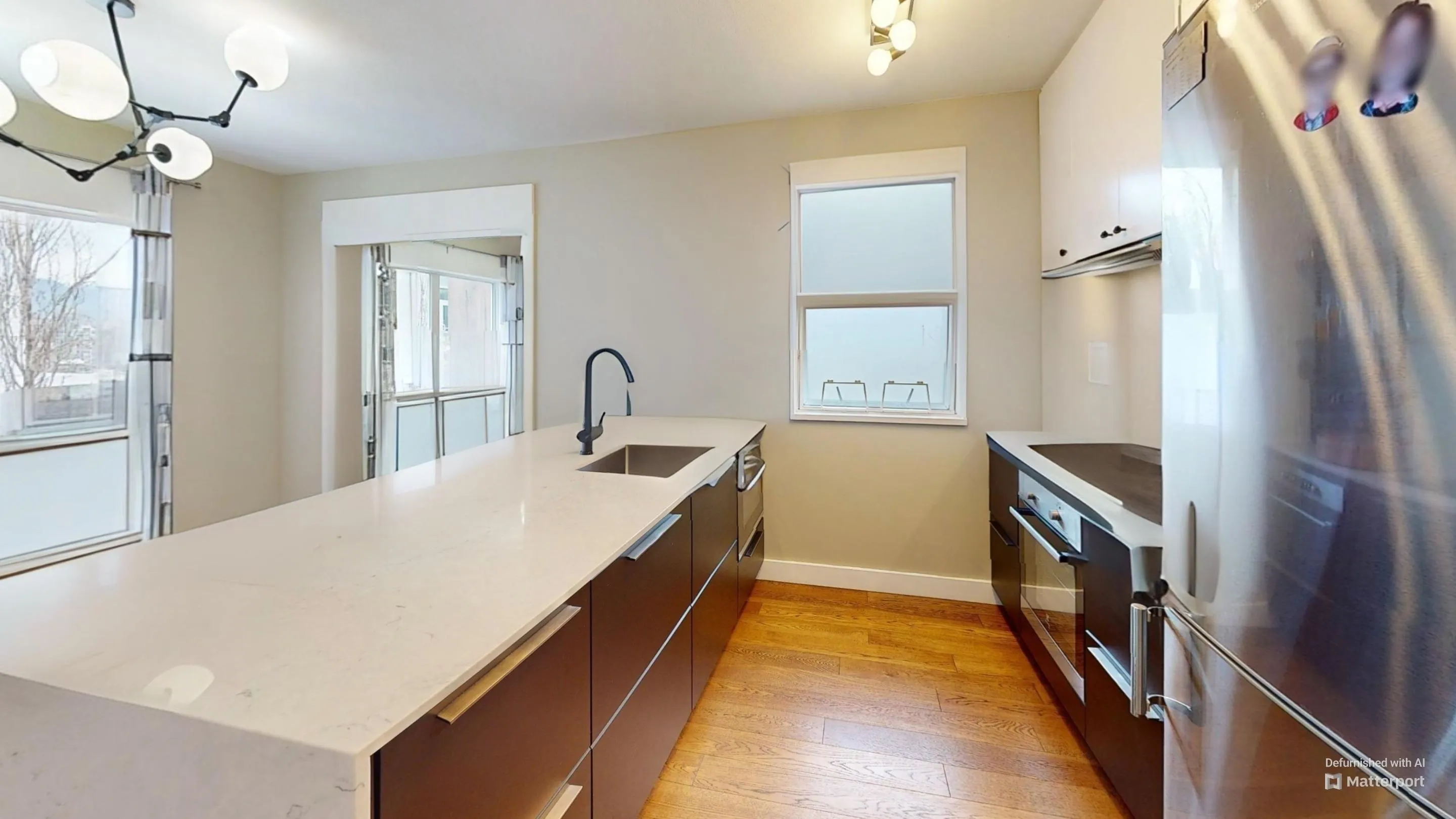 403 985 W 10th Avenue