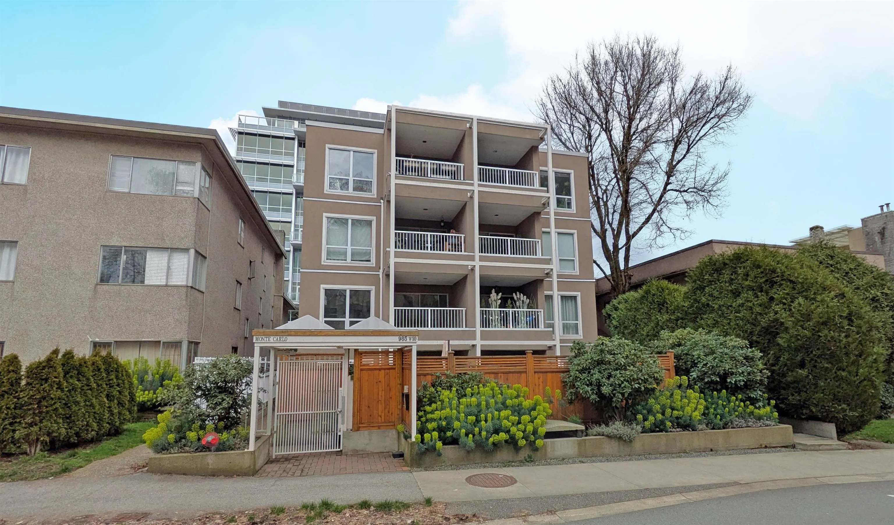 403 985 W 10th Avenue