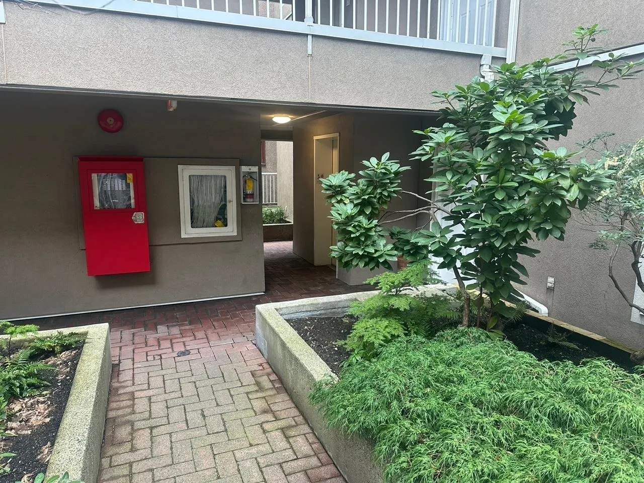 403 985 W 10th Avenue