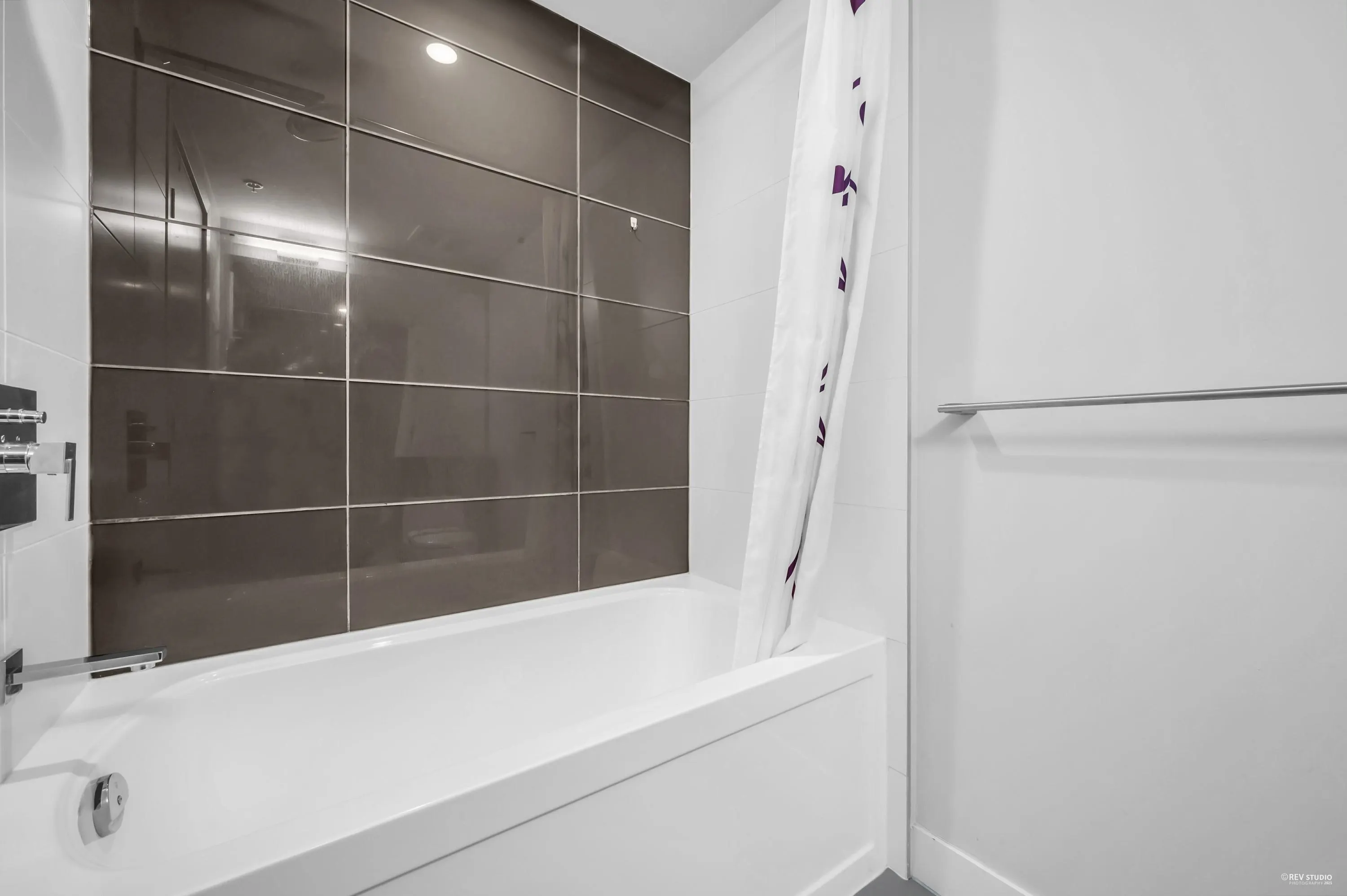 1505 7117 Elmbridge Way