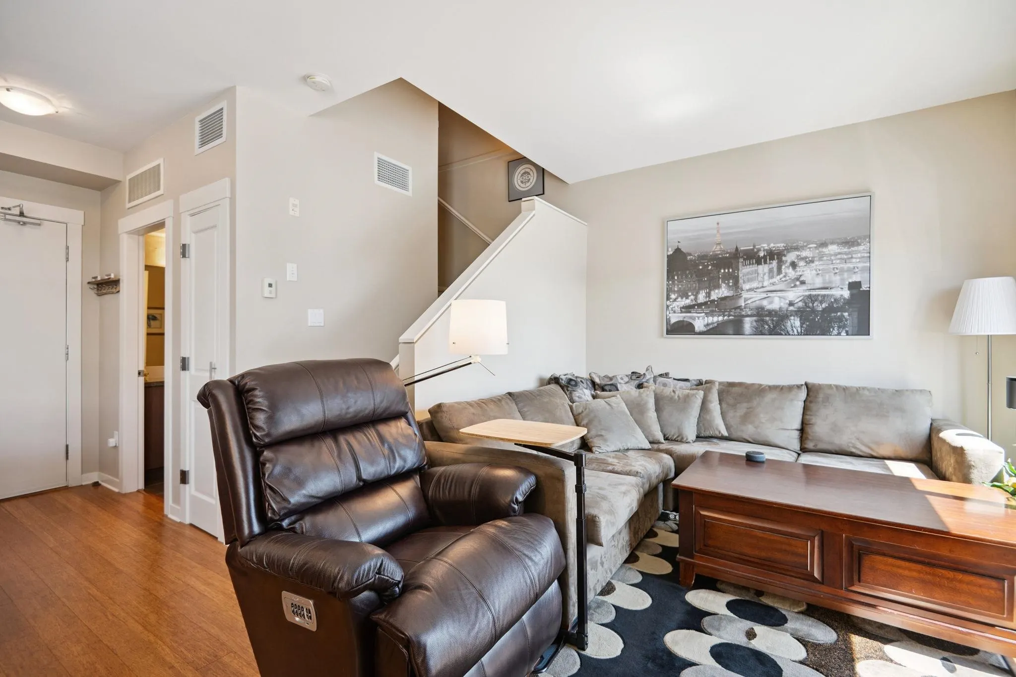 303 6077 London Road