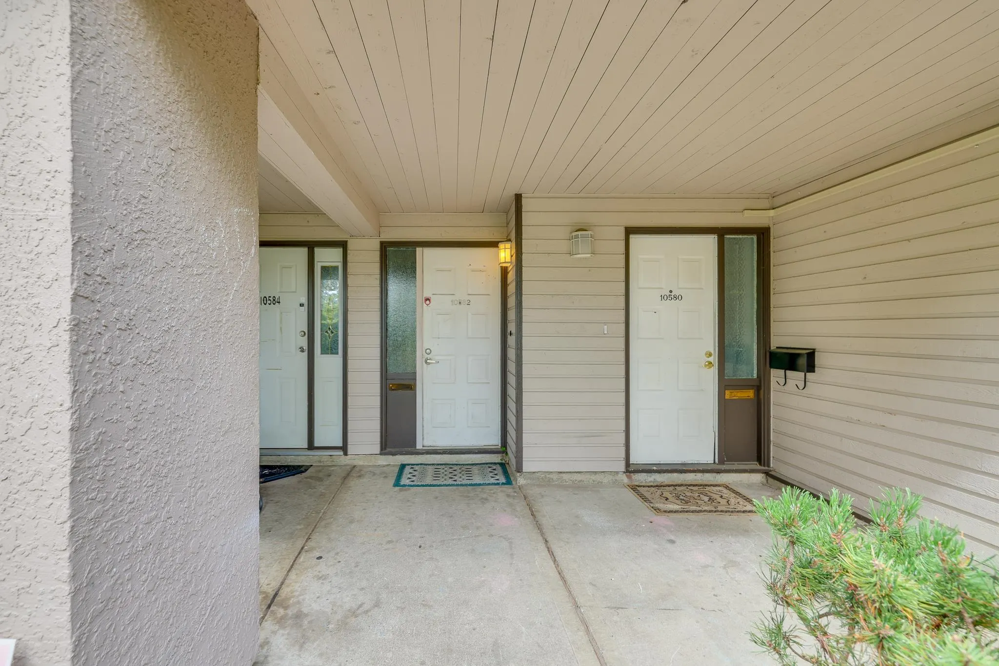 10582 Holly Park Lane
