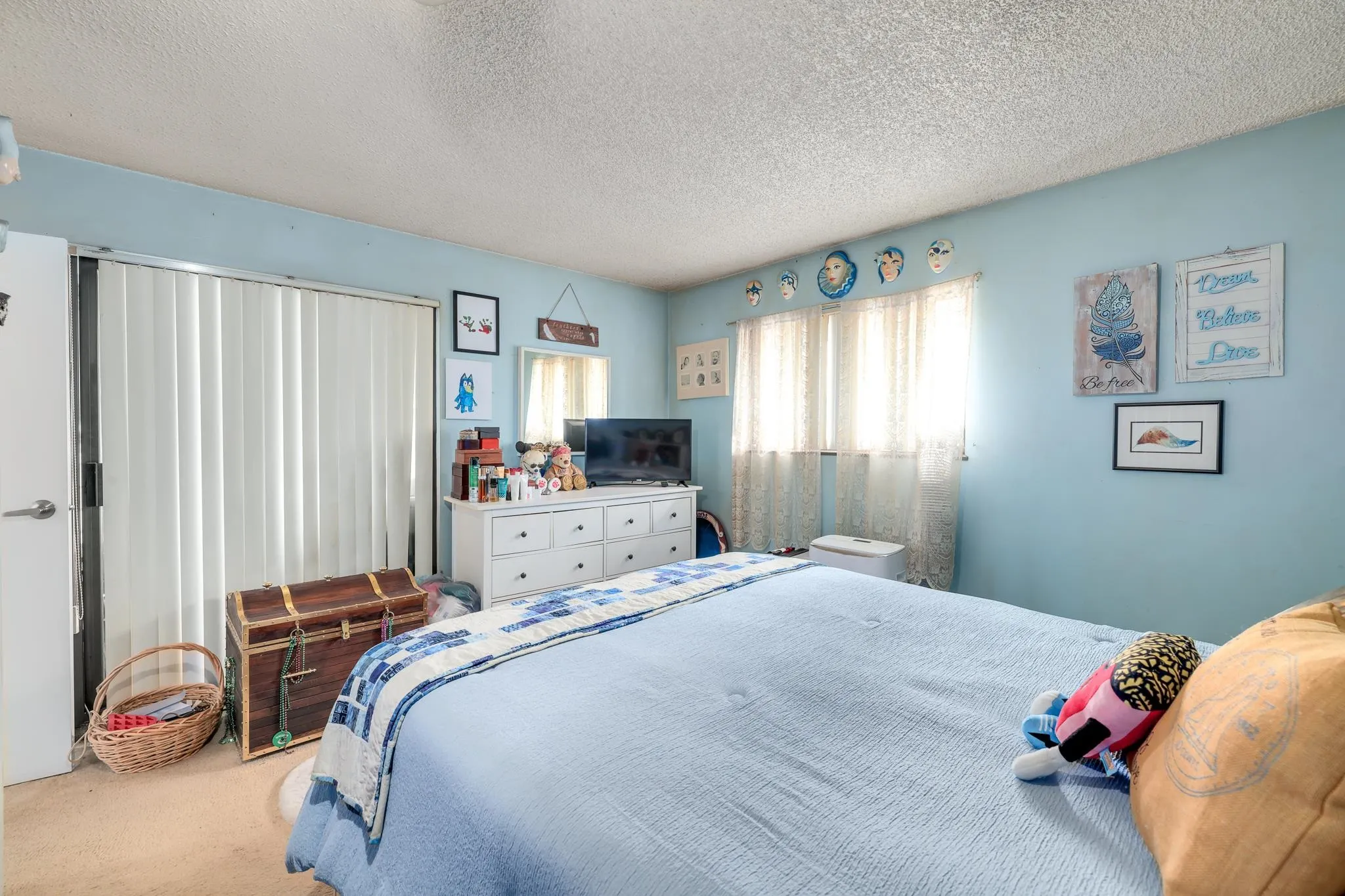 10582 Holly Park Lane