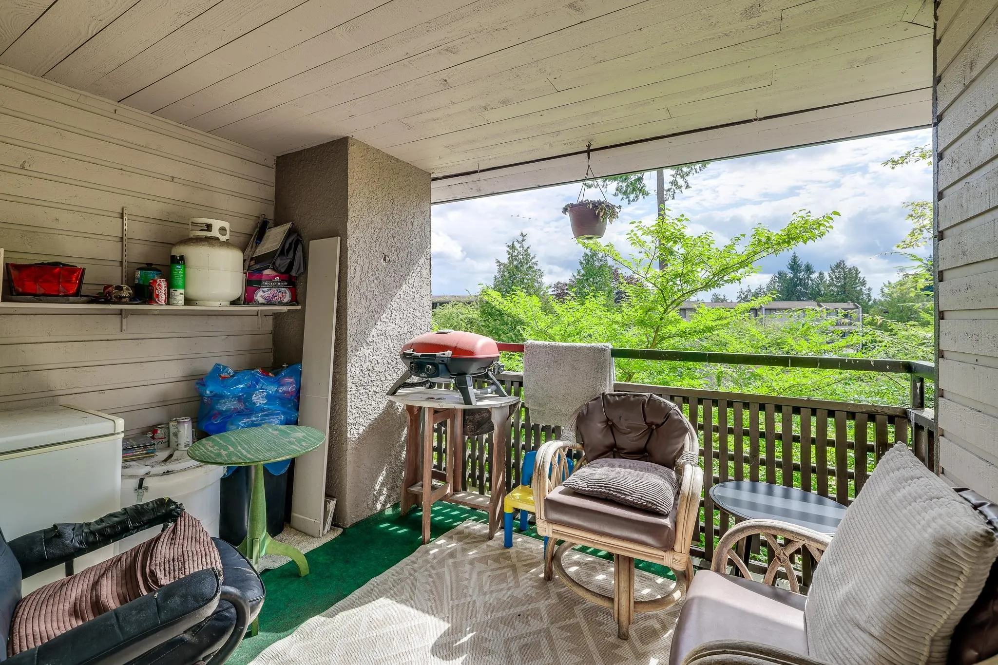 10582 Holly Park Lane