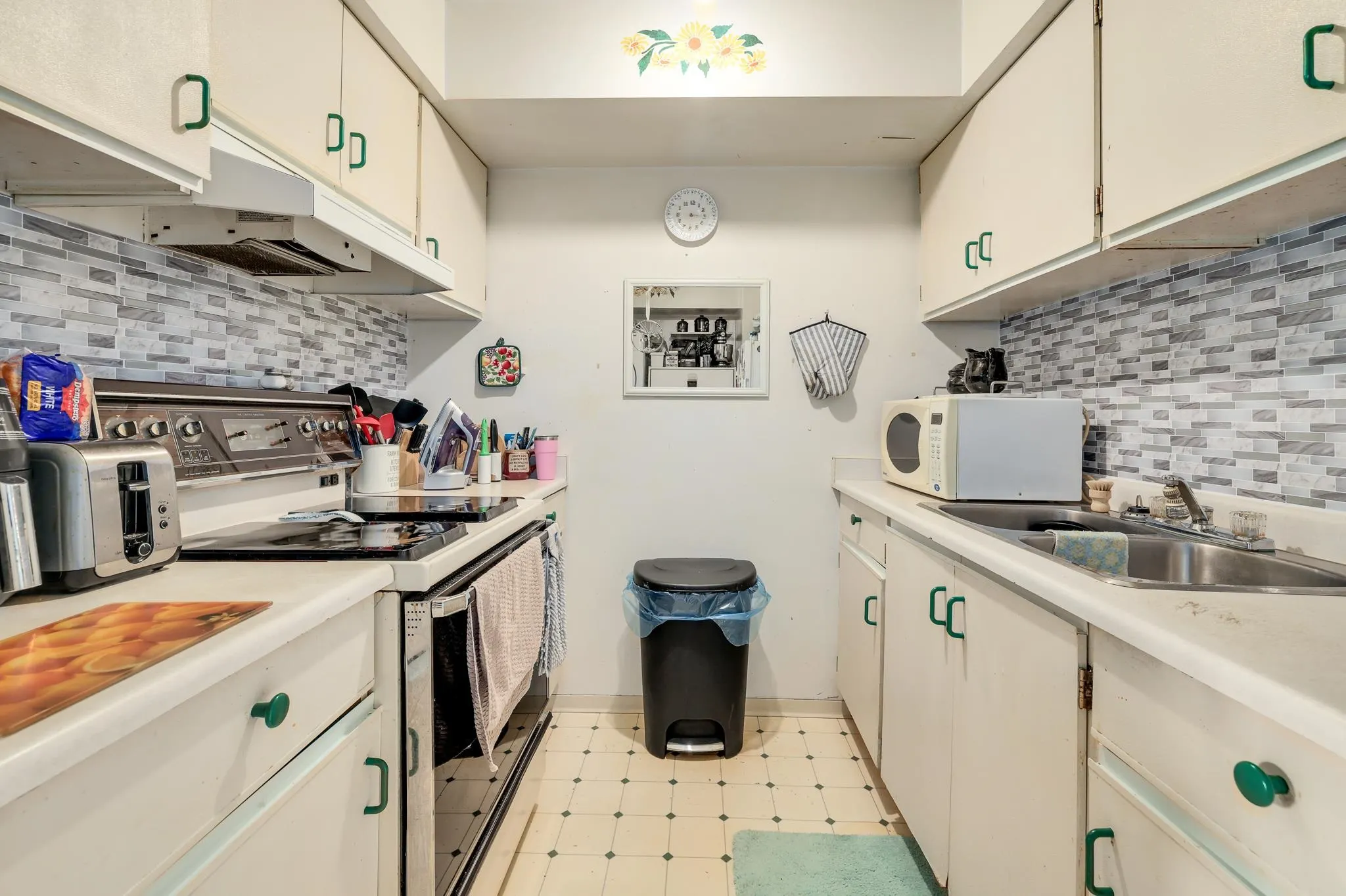 10582 Holly Park Lane