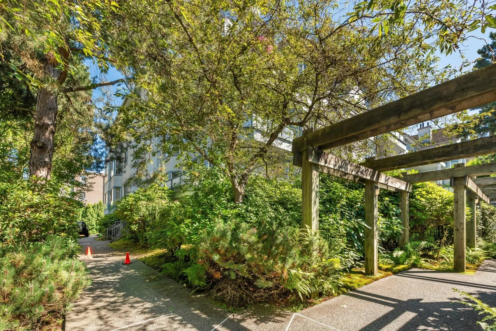308 8680 Lansdowne Road