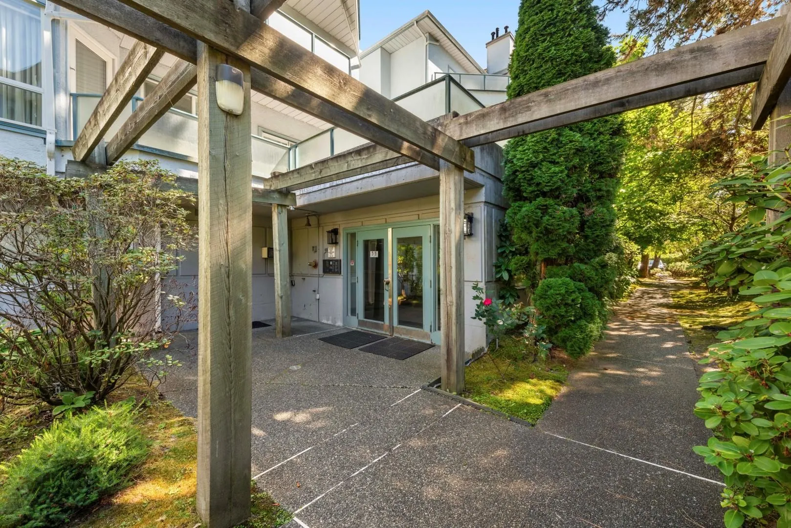 308 8680 Lansdowne Road