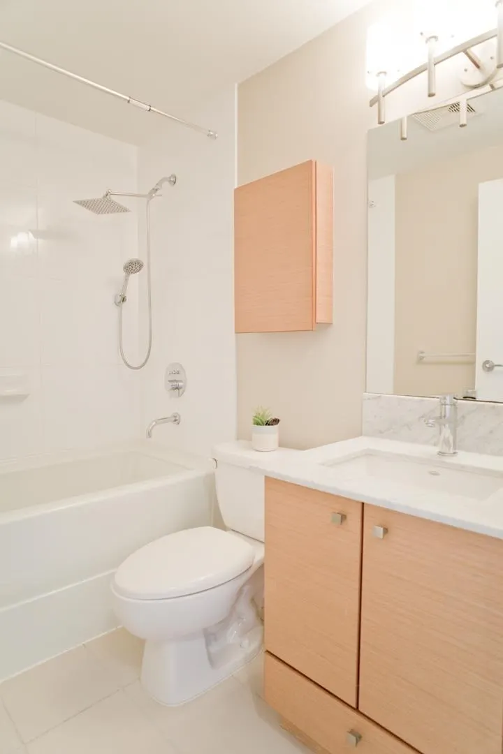 1607 7360 Elmbridge Way