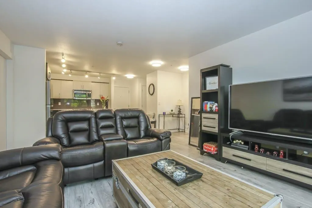 206 8695 160 Street