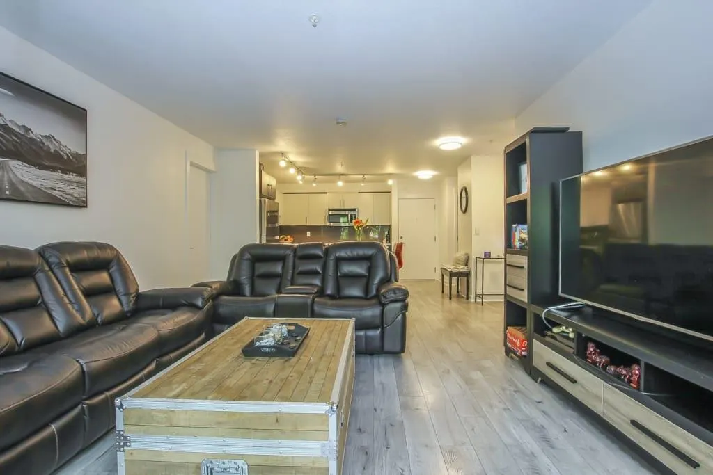 206 8695 160 Street