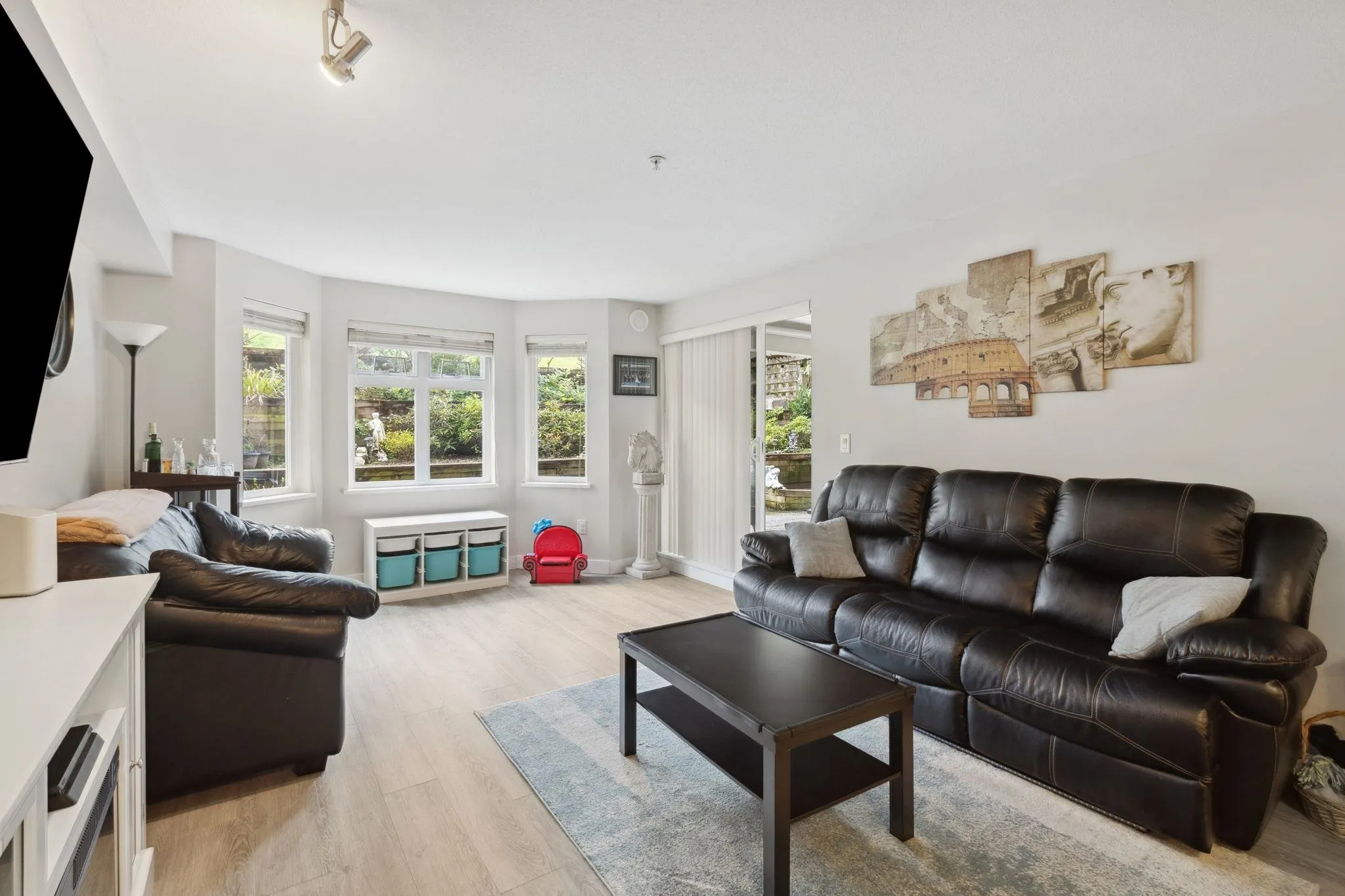 310 160 Shoreline Circle