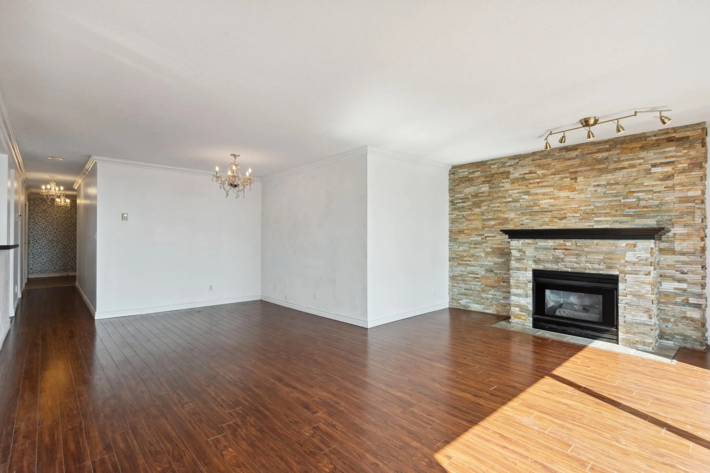 801 8 Laguna Court