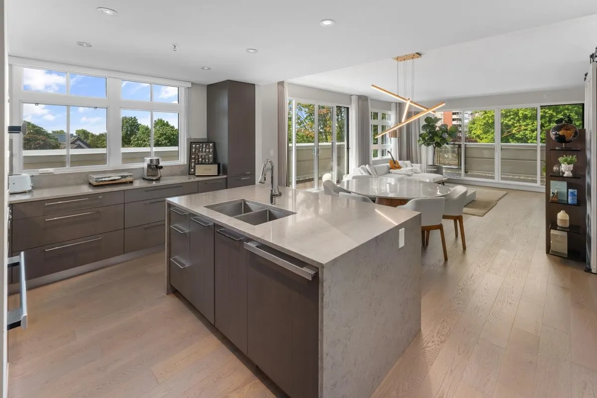 PH4 2089 W 43rd Avenue