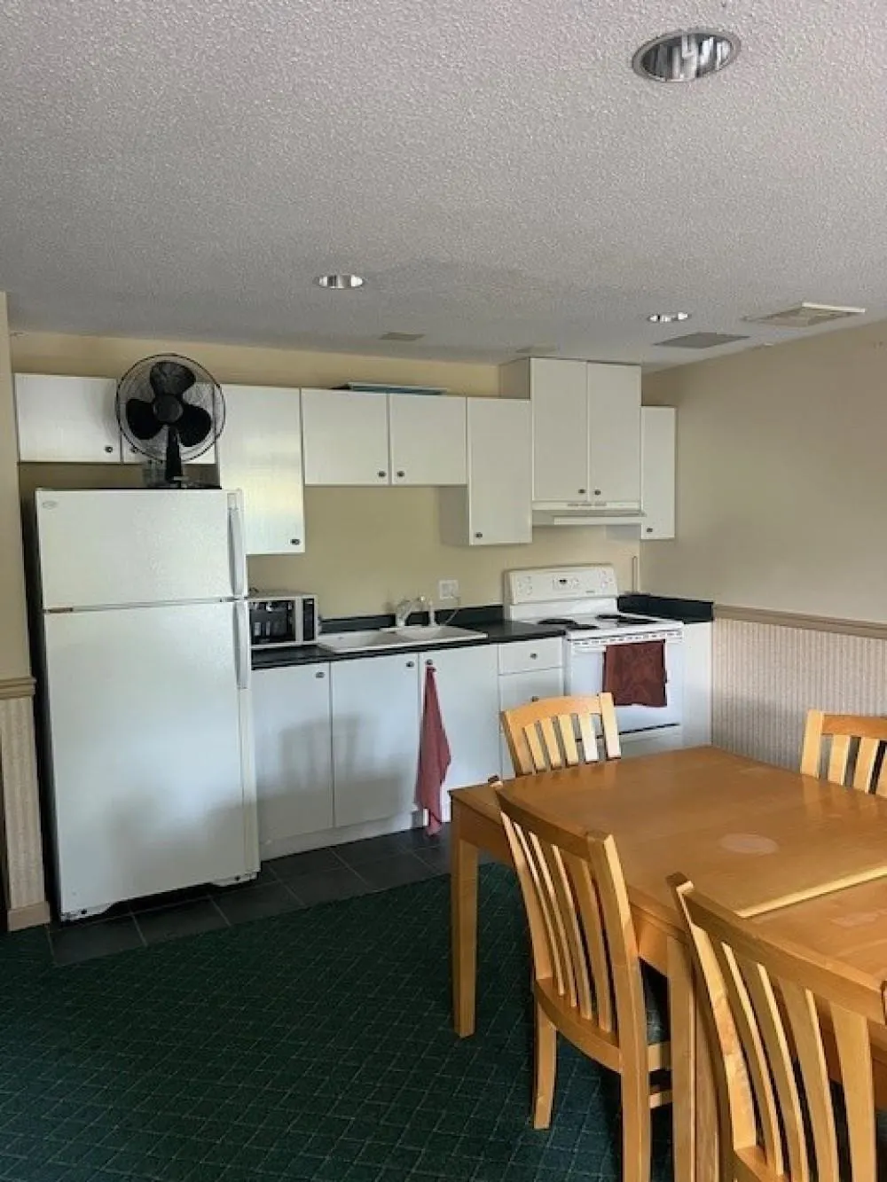 806 6611 Southoaks Crescent