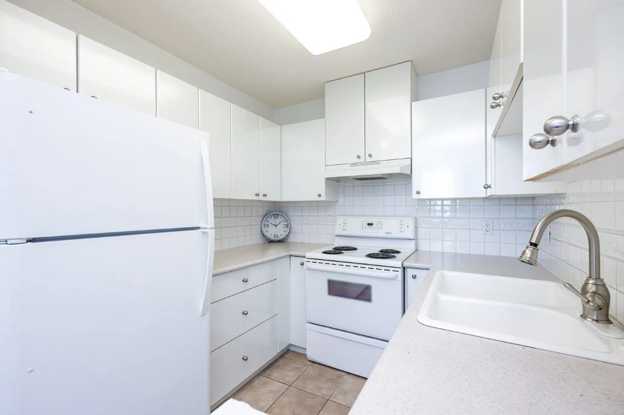 806 6611 Southoaks Crescent