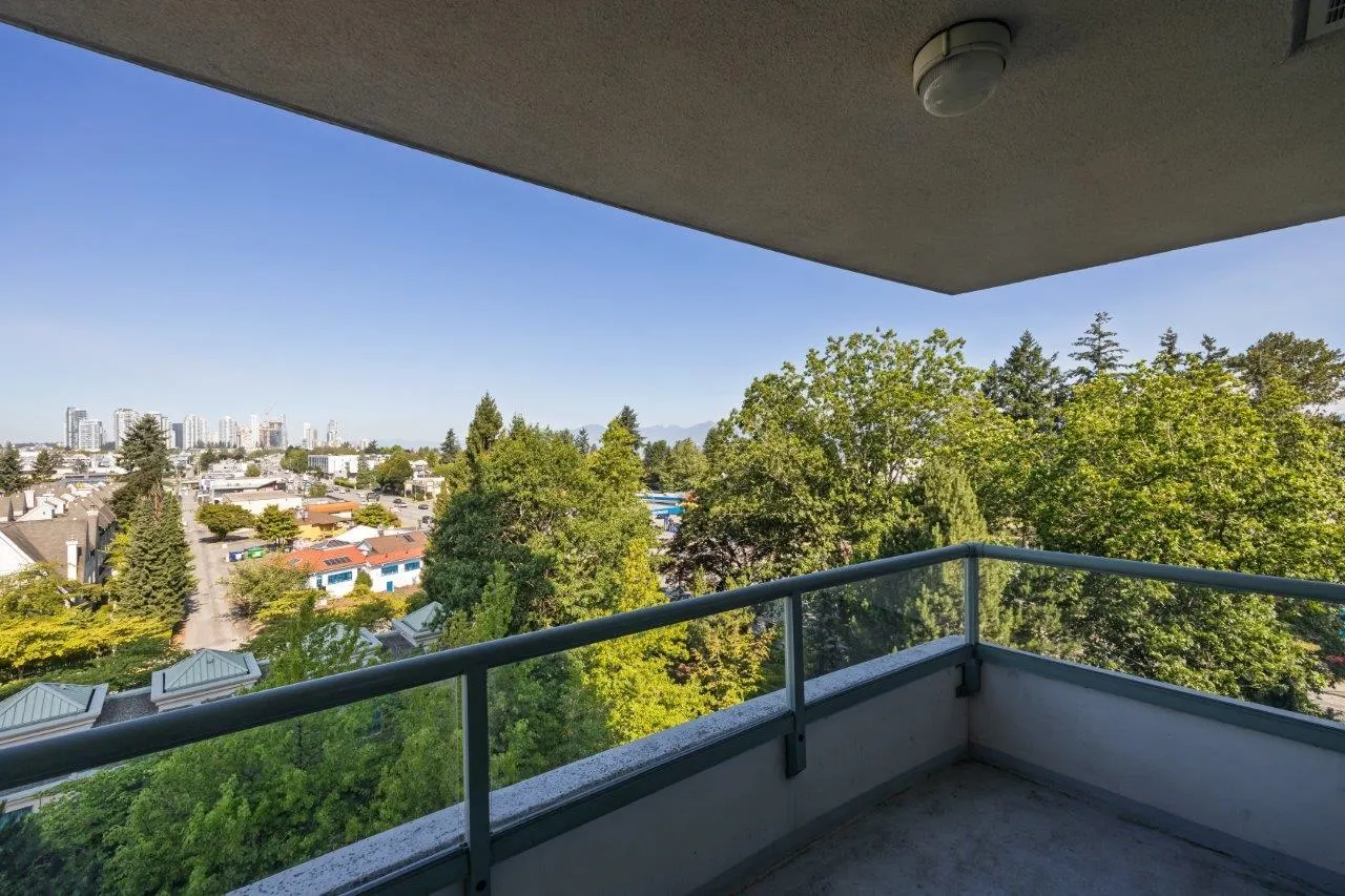 806 6611 Southoaks Crescent