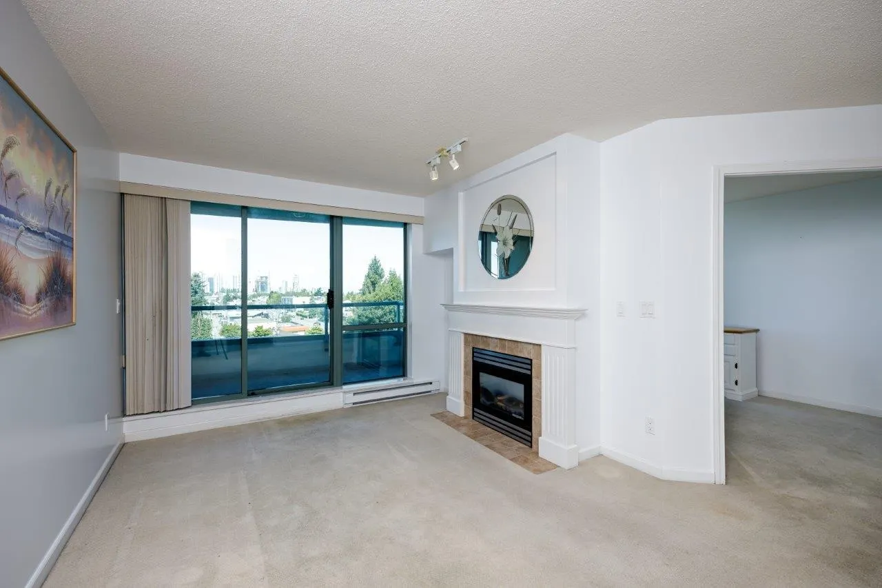 806 6611 Southoaks Crescent