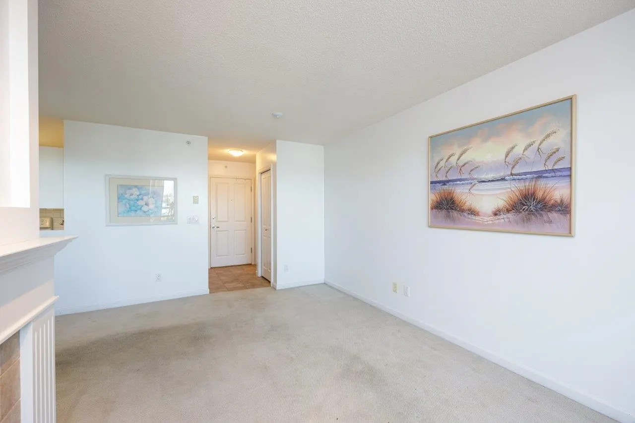 806 6611 Southoaks Crescent