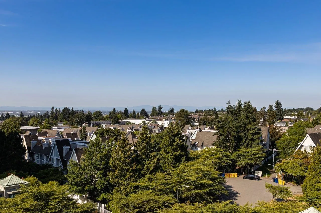 806 6611 Southoaks Crescent