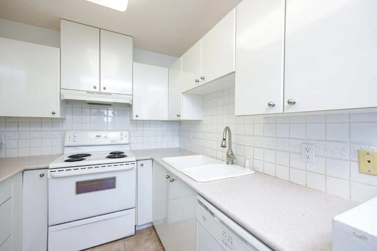 806 6611 Southoaks Crescent