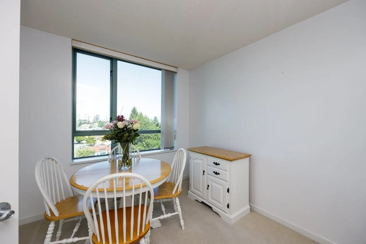 806 6611 Southoaks Crescent