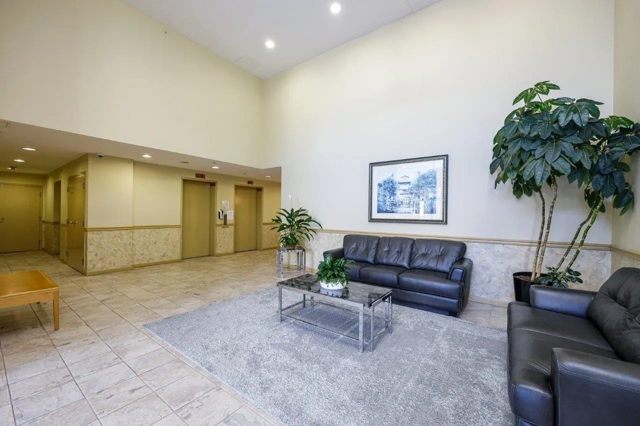 806 6611 Southoaks Crescent