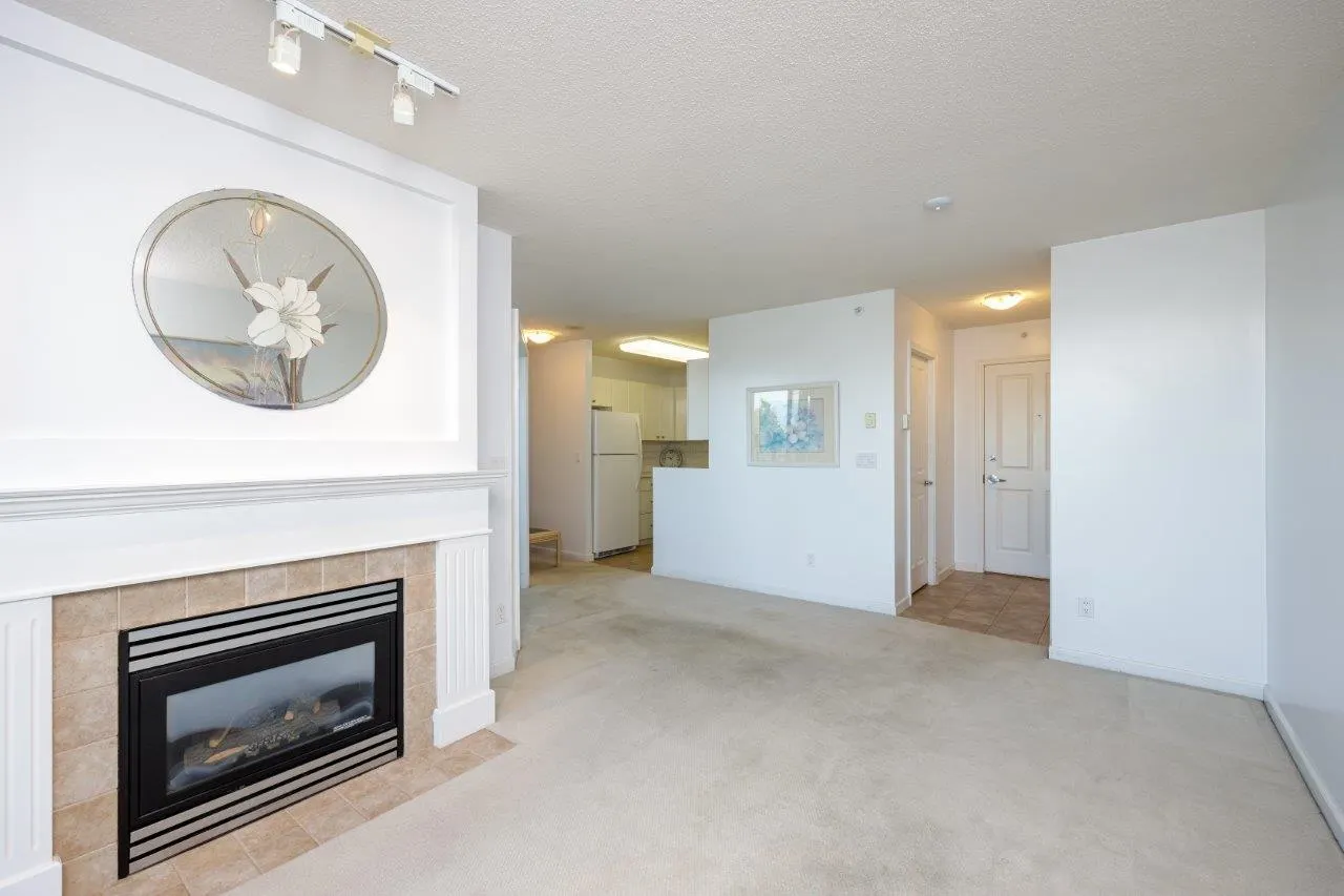 806 6611 Southoaks Crescent