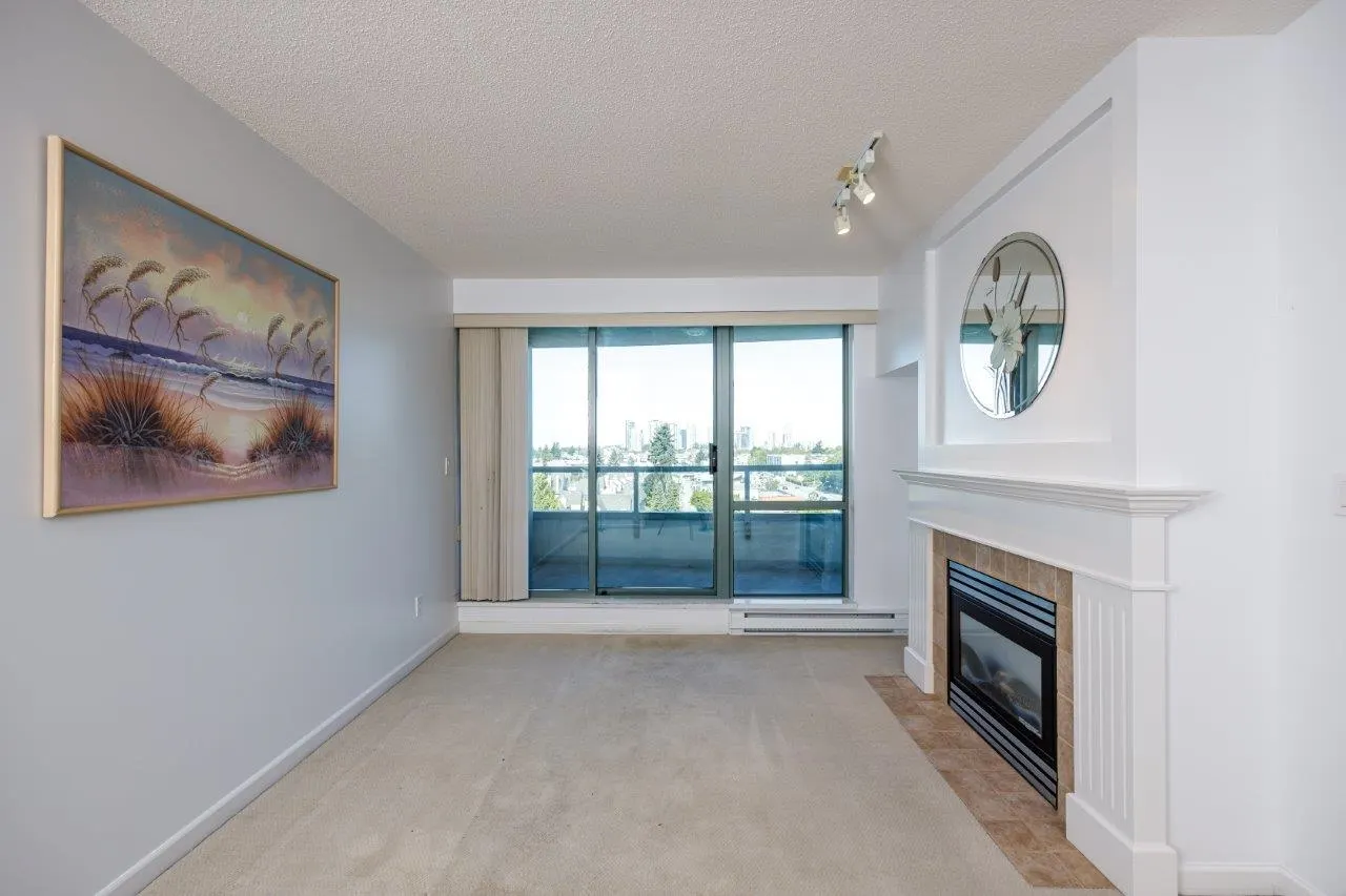 806 6611 Southoaks Crescent