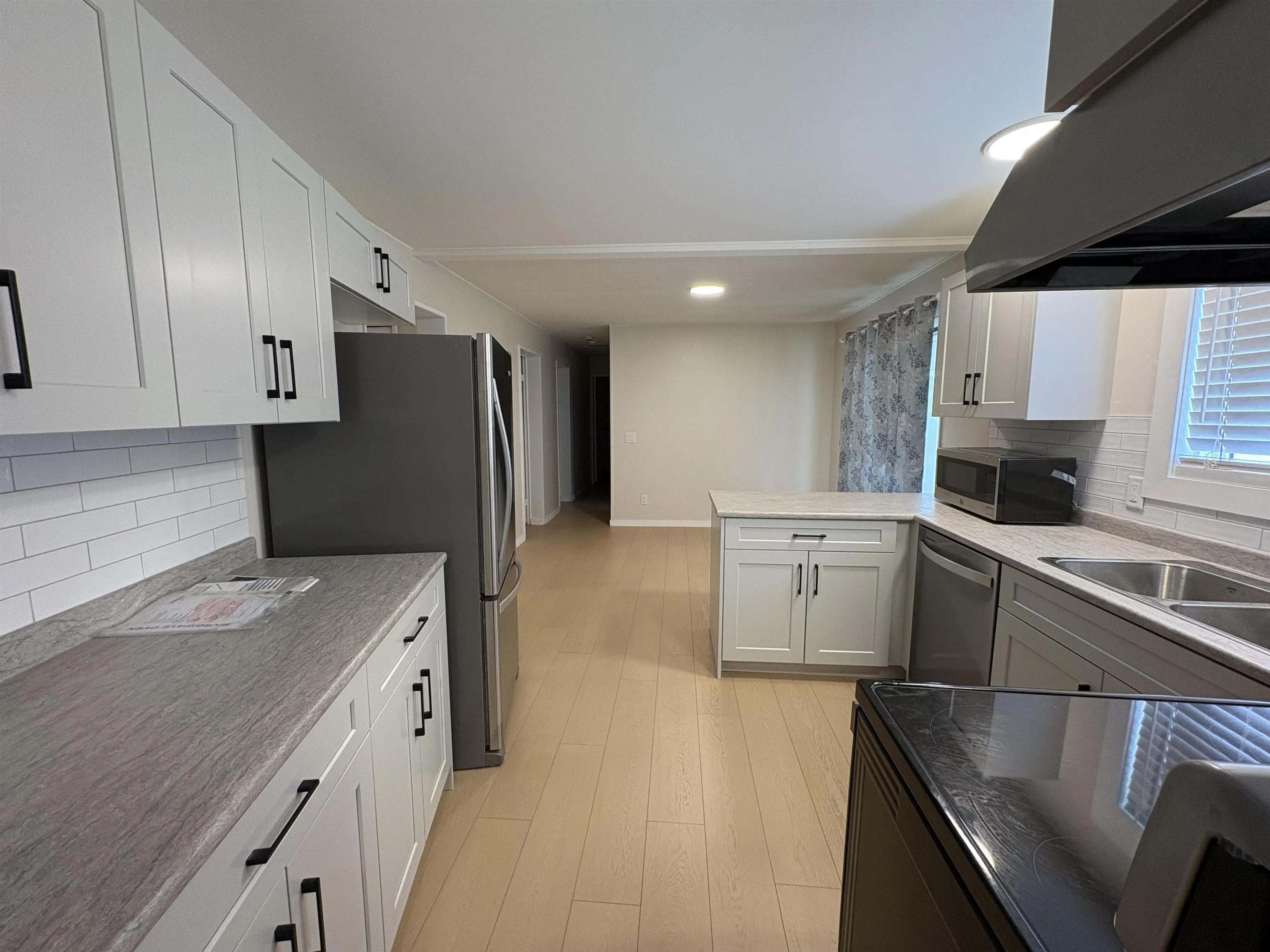 1 43201 Lougheed Highway