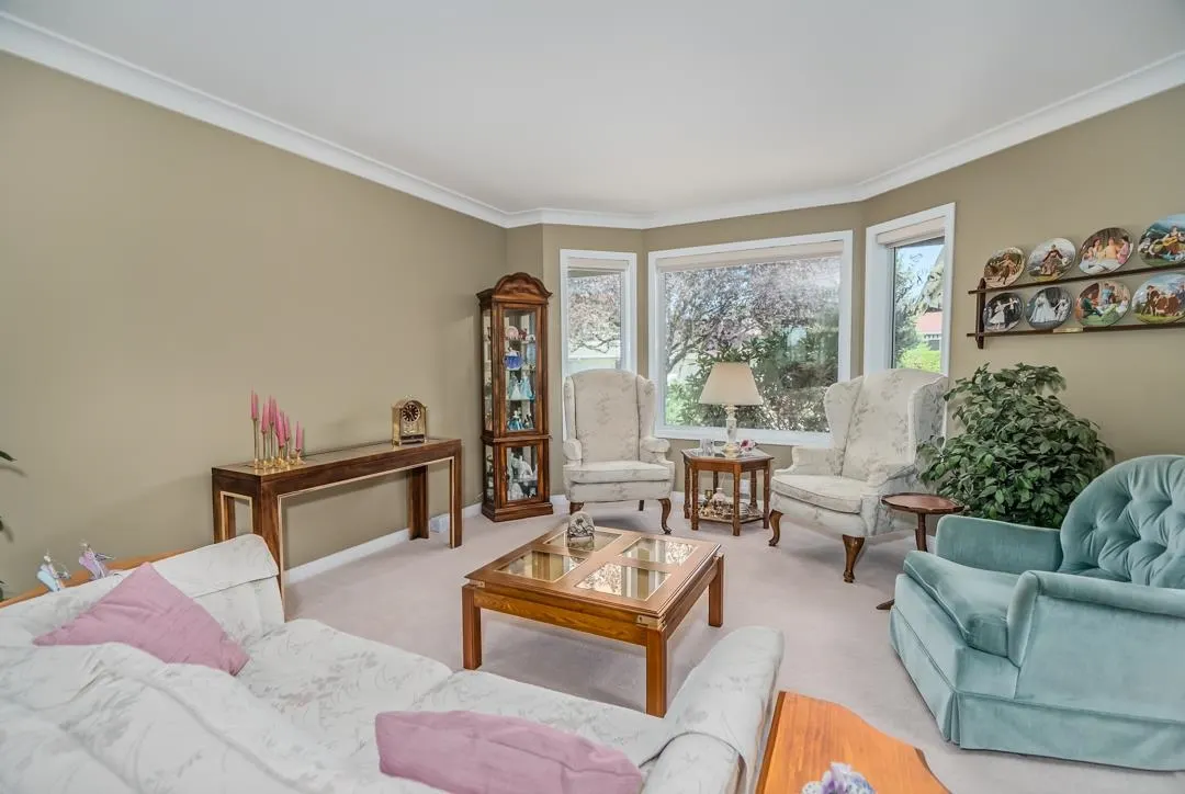 70 31406 Upper Maclure Road