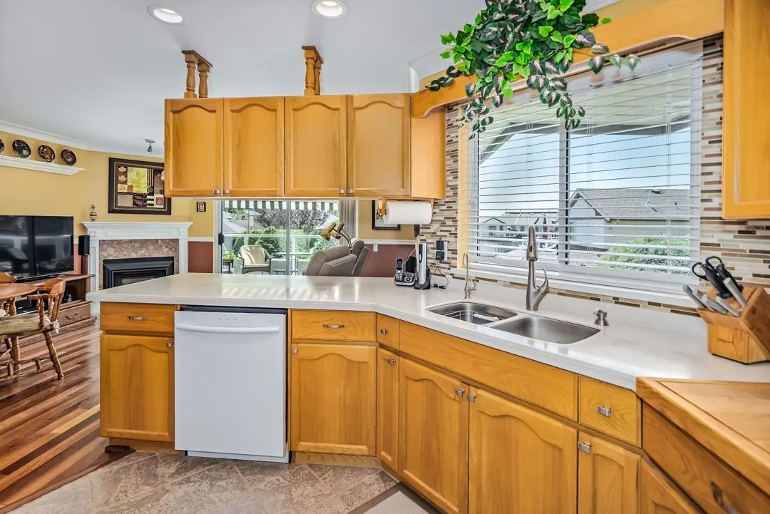 70 31406 Upper Maclure Road