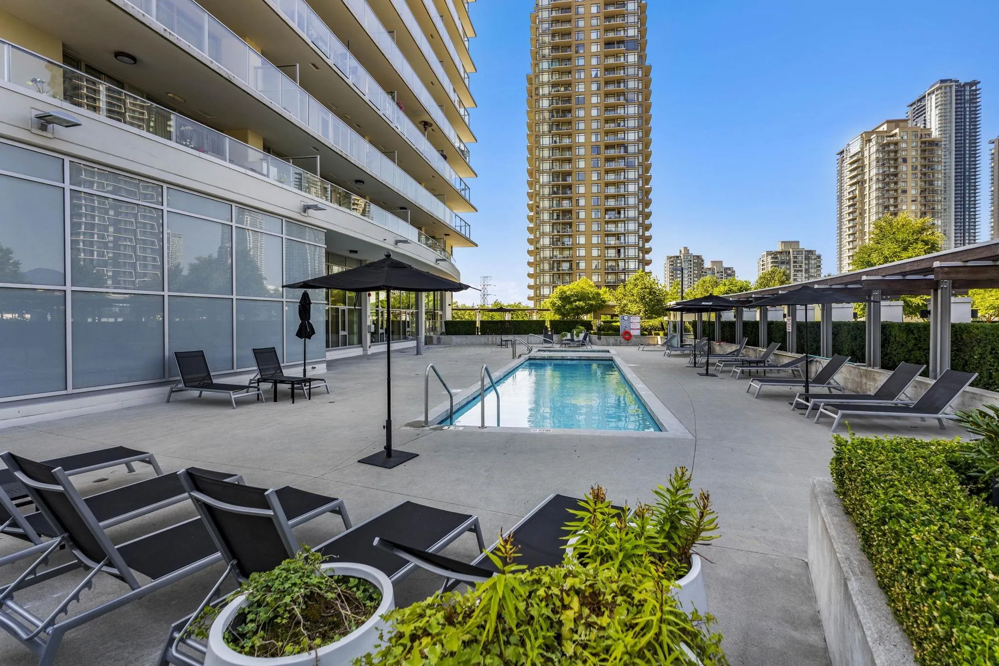 1607 2388 Madison Avenue