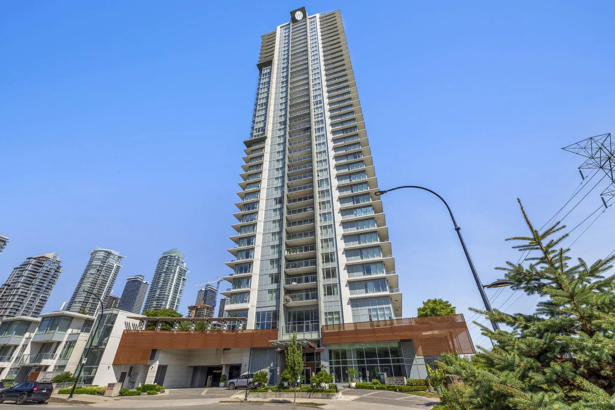 1607 2388 Madison Avenue