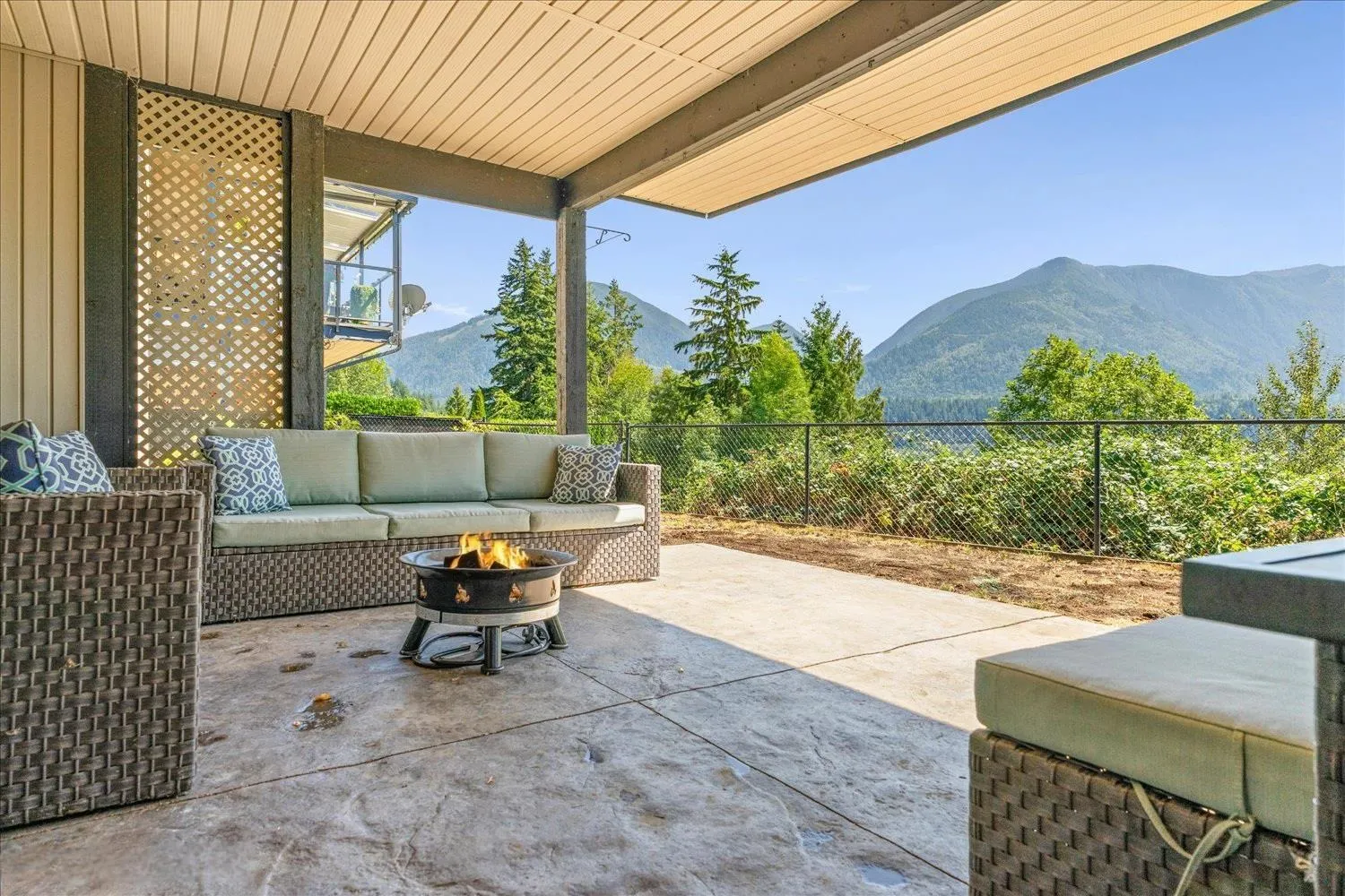 4 46058 Bridle Ridge Crescent